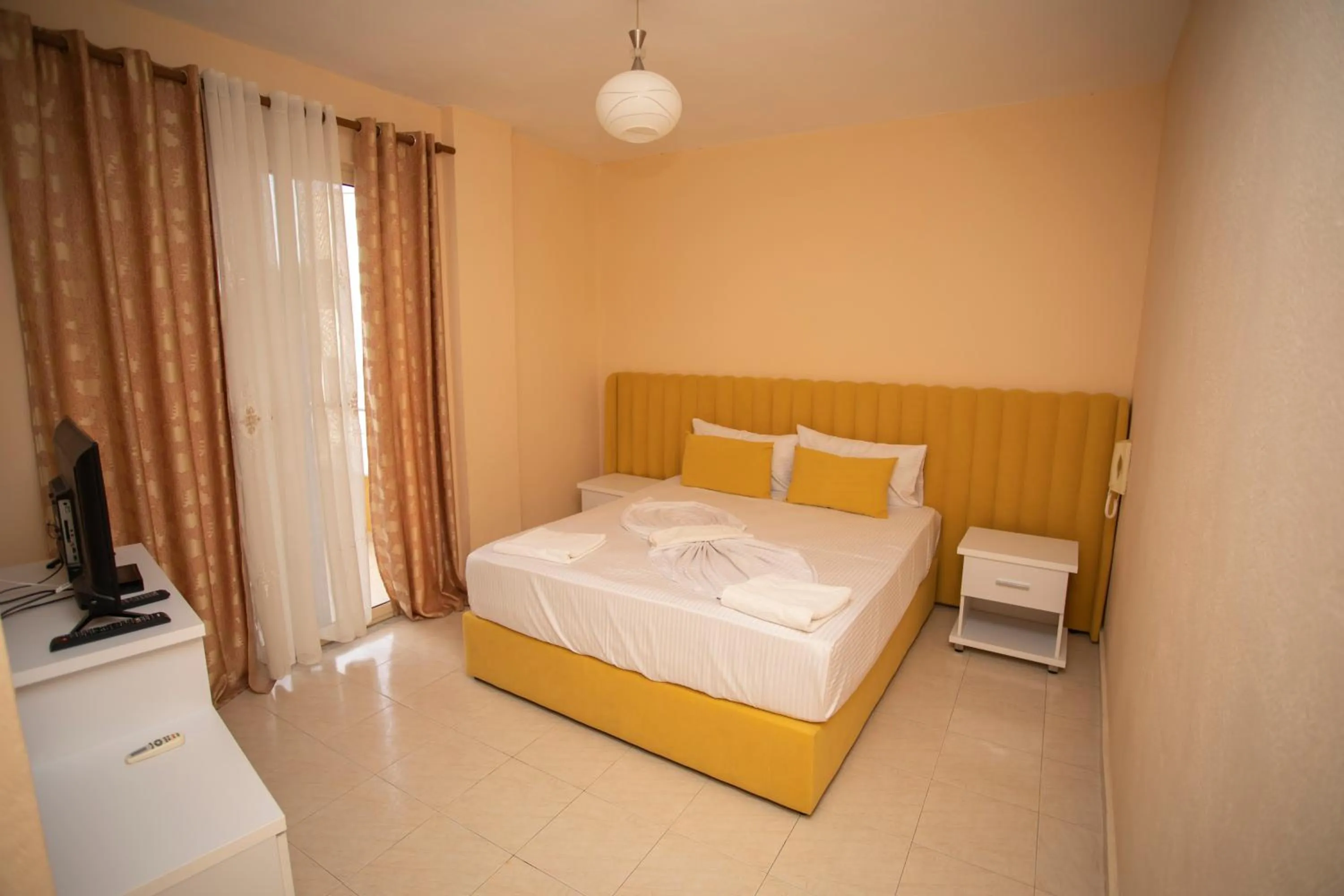 Bed in Hotel Sunrise