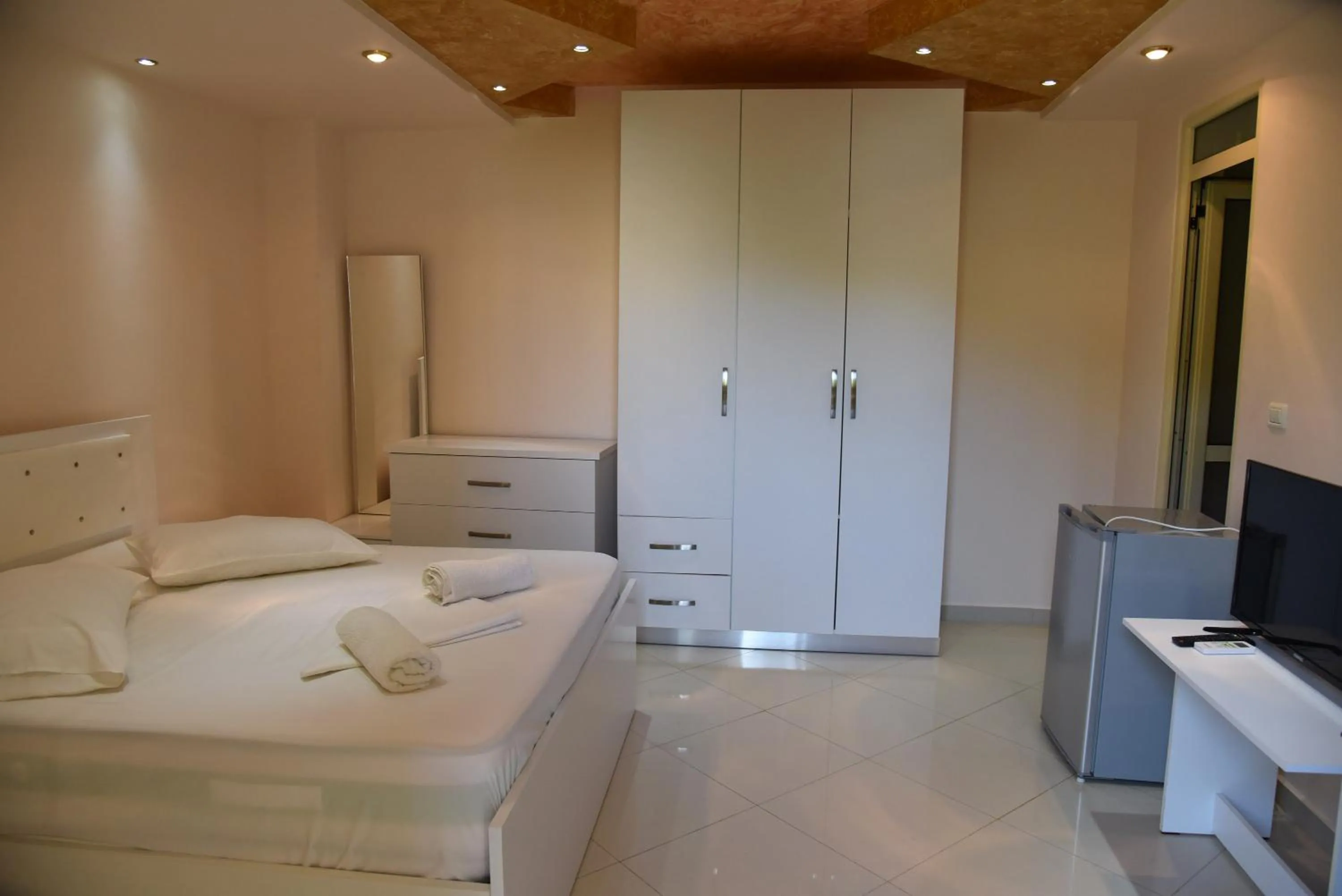 Photo of the whole room, Bed in Hotel Sunrise