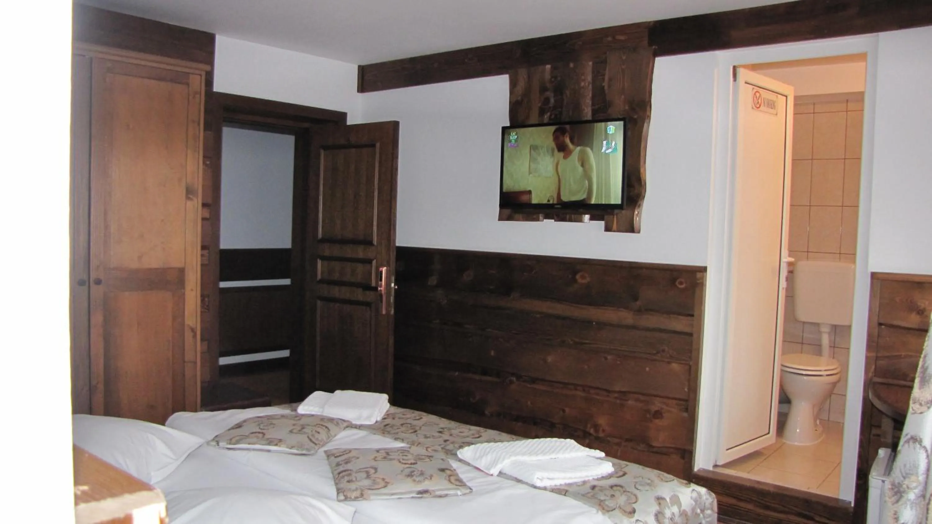 Photo of the whole room, Bed in Villa Elitte Predeal