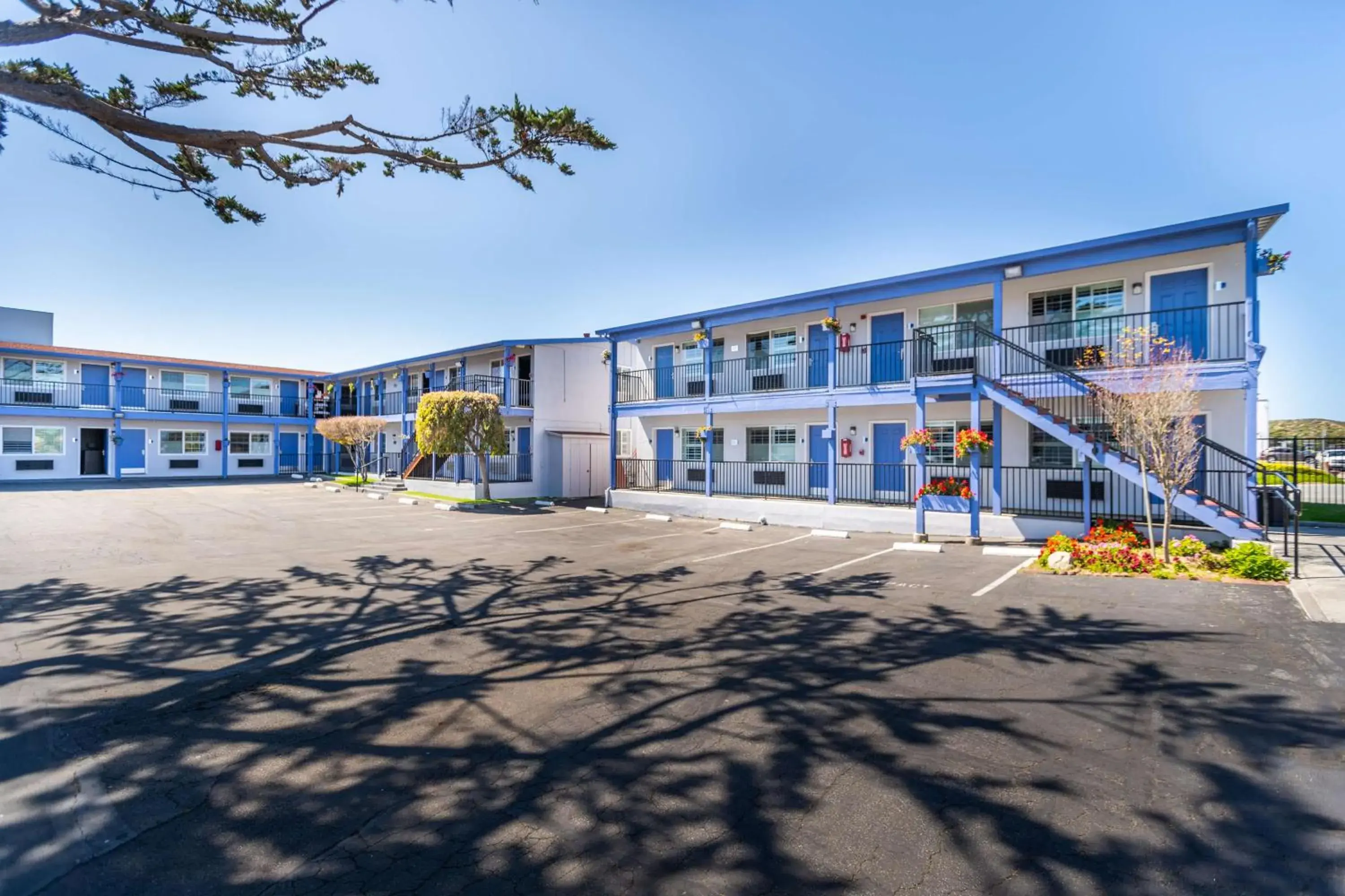 Property building in SureStay Hotel by Best Western Seaside Monterey Property building in SureStay Hotel by Best Western Seaside Monterey