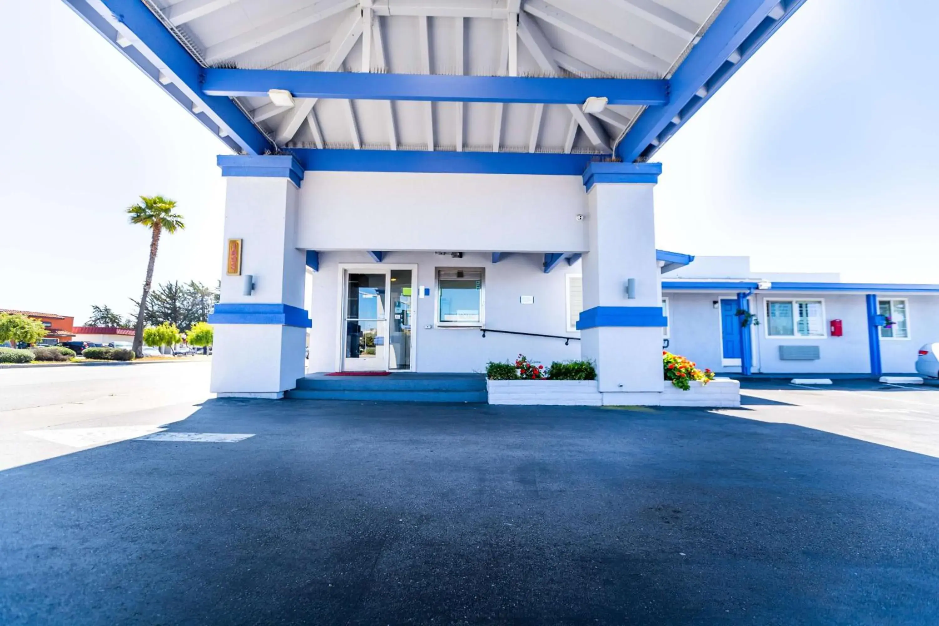 Property building in SureStay Hotel by Best Western Seaside Monterey Property building in SureStay Hotel by Best Western Seaside Monterey