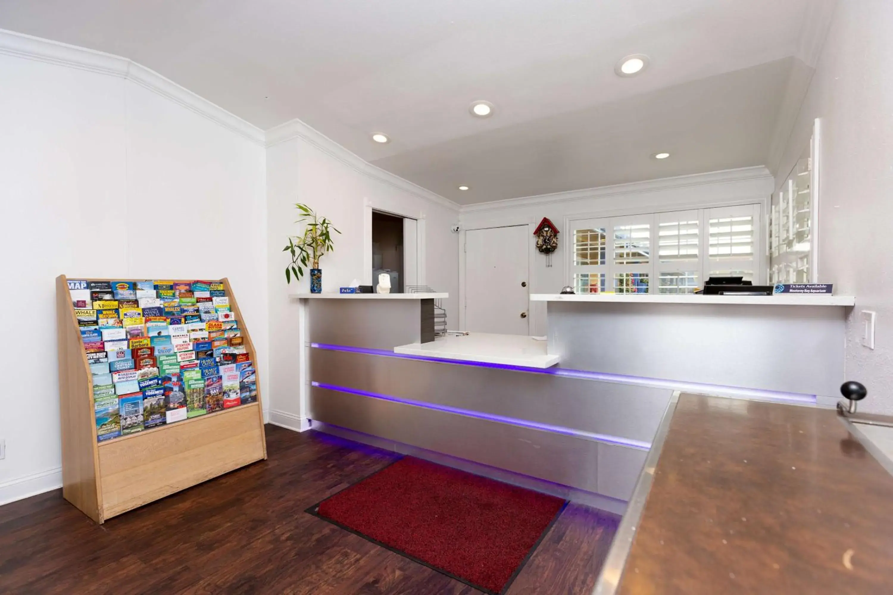 Lobby or reception in SureStay Hotel by Best Western Seaside Monterey Lobby or reception in SureStay Hotel by Best Western Seaside Monterey