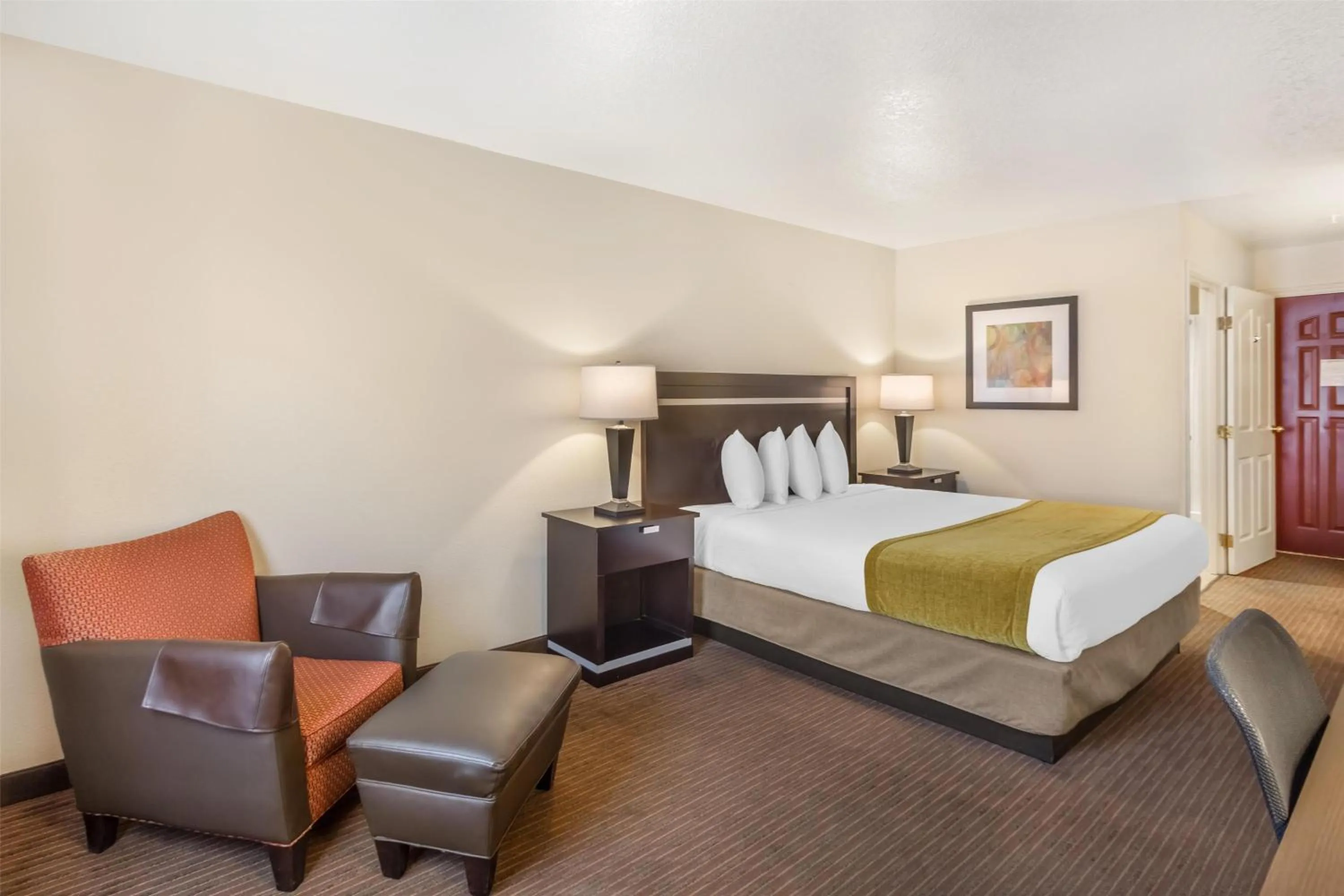 Bedroom, Bed in Best Western Luxury Inn