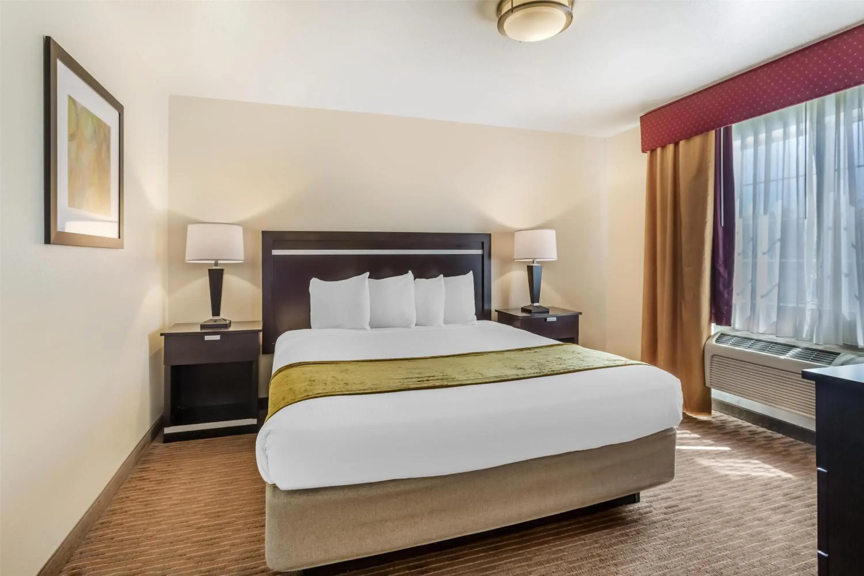 Photo of the whole room, Bed in Best Western Luxury Inn Photo of the whole room, Bed in Best Western Luxury Inn