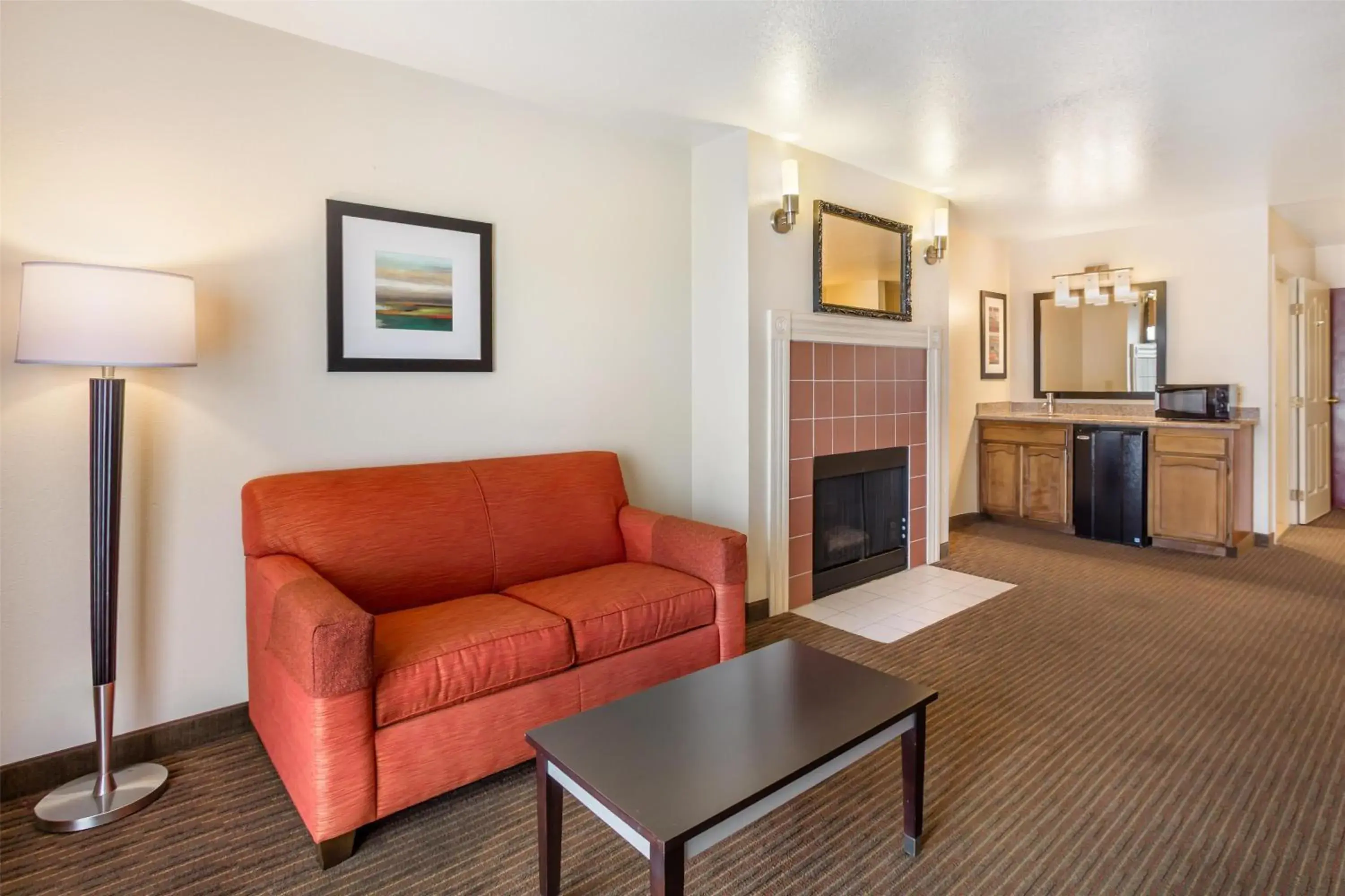 Photo of the whole room in Best Western Luxury Inn Photo of the whole room in Best Western Luxury Inn