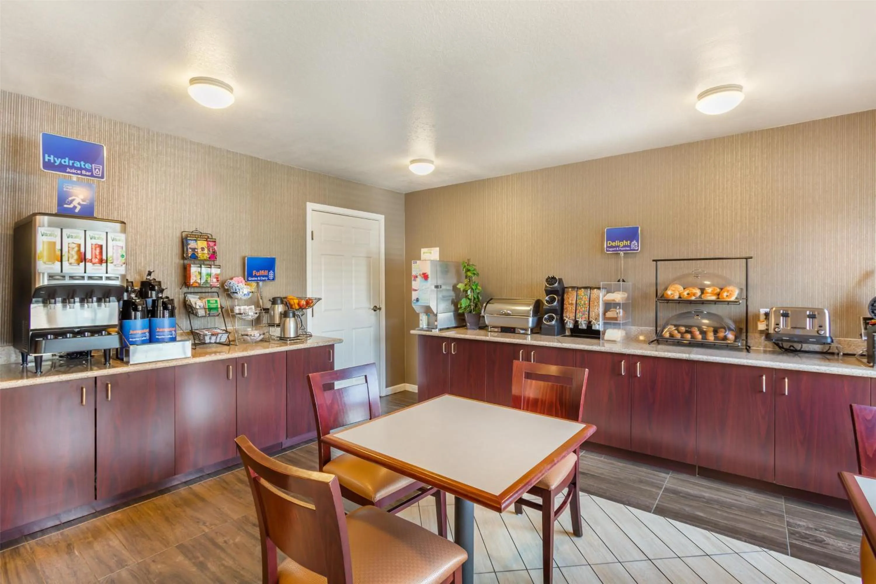 Breakfast in Best Western Luxury Inn