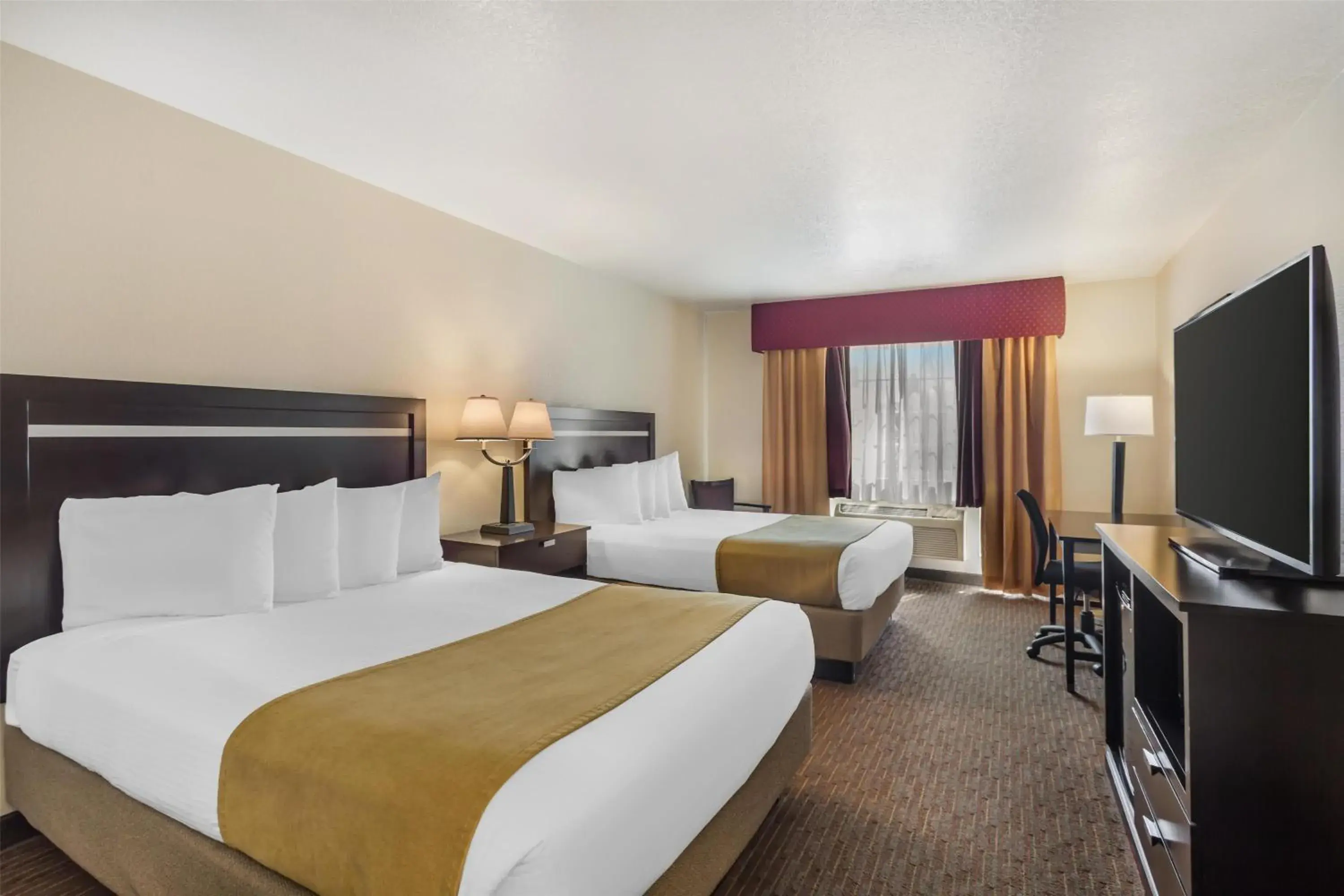 Bedroom, Bed in Best Western Luxury Inn Bedroom, Bed in Best Western Luxury Inn