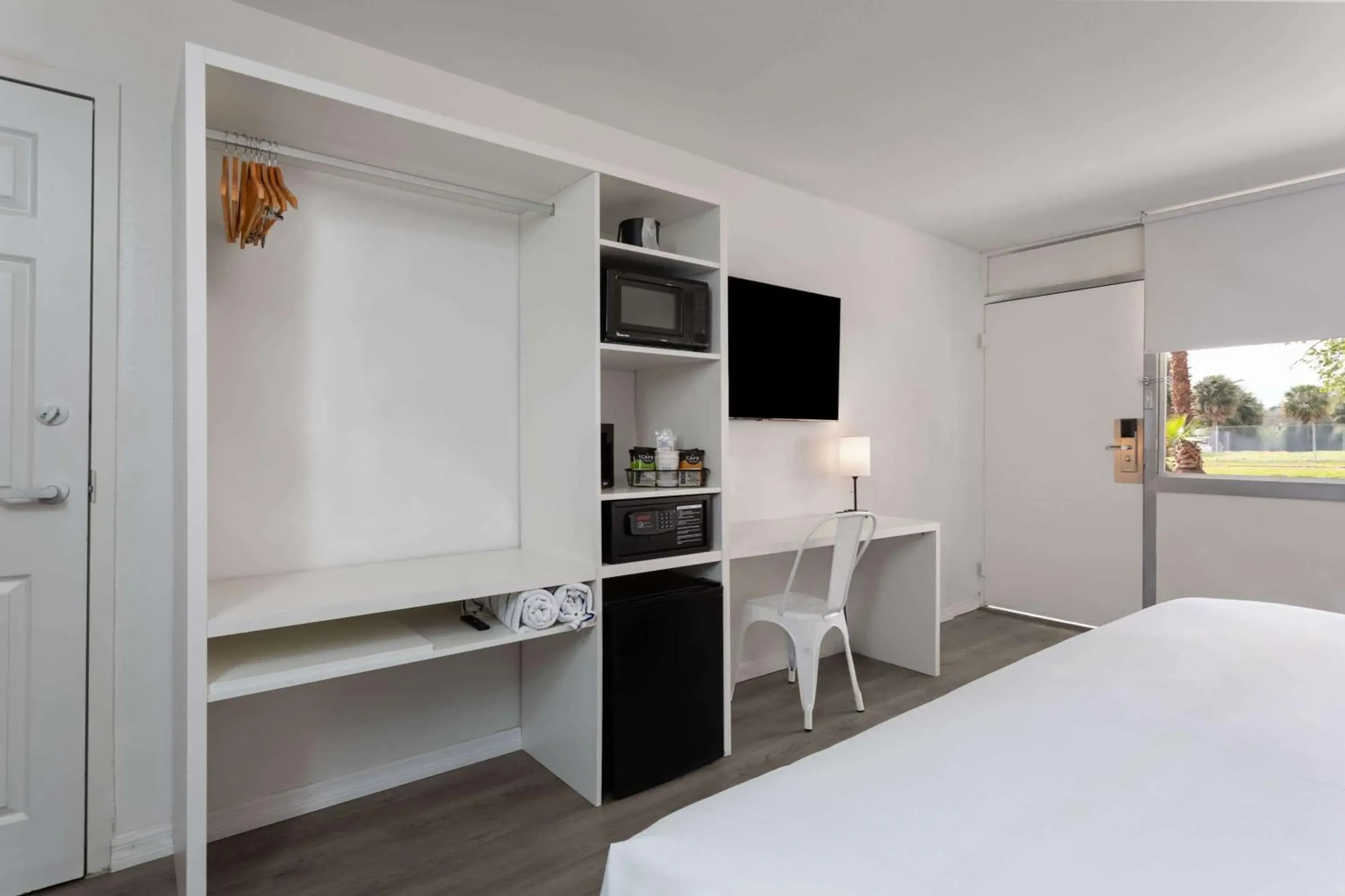 Photo of the whole room, Bed in Baymont by Wyndham Orlando North Millenia Photo of the whole room, Bed in Baymont by Wyndham Orlando North Millenia