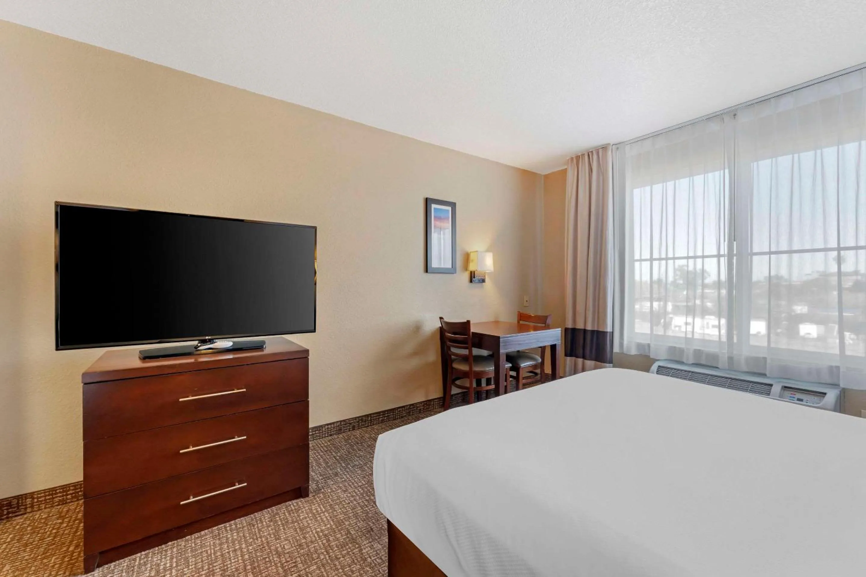 Bedroom, Bed in Comfort Inn Lathrop Stockton Airport