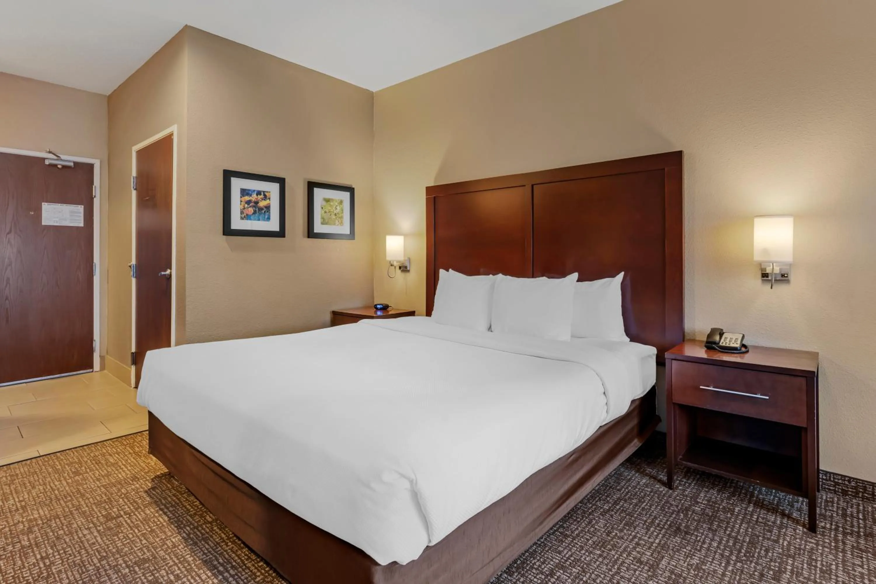 Bed in Comfort Inn Lathrop Stockton Airport