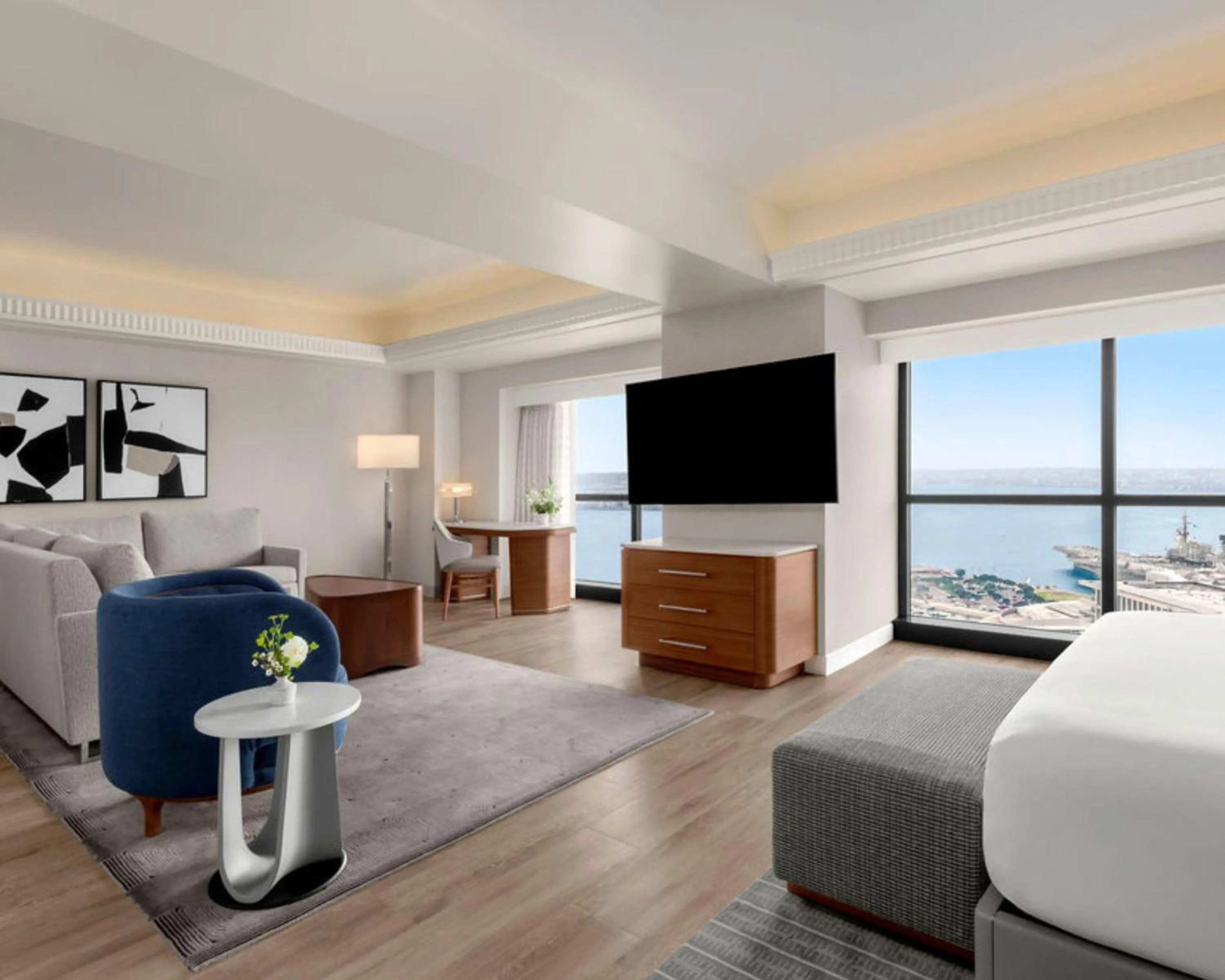 Photo of the whole room, Bed in Manchester Grand Hyatt San Diego