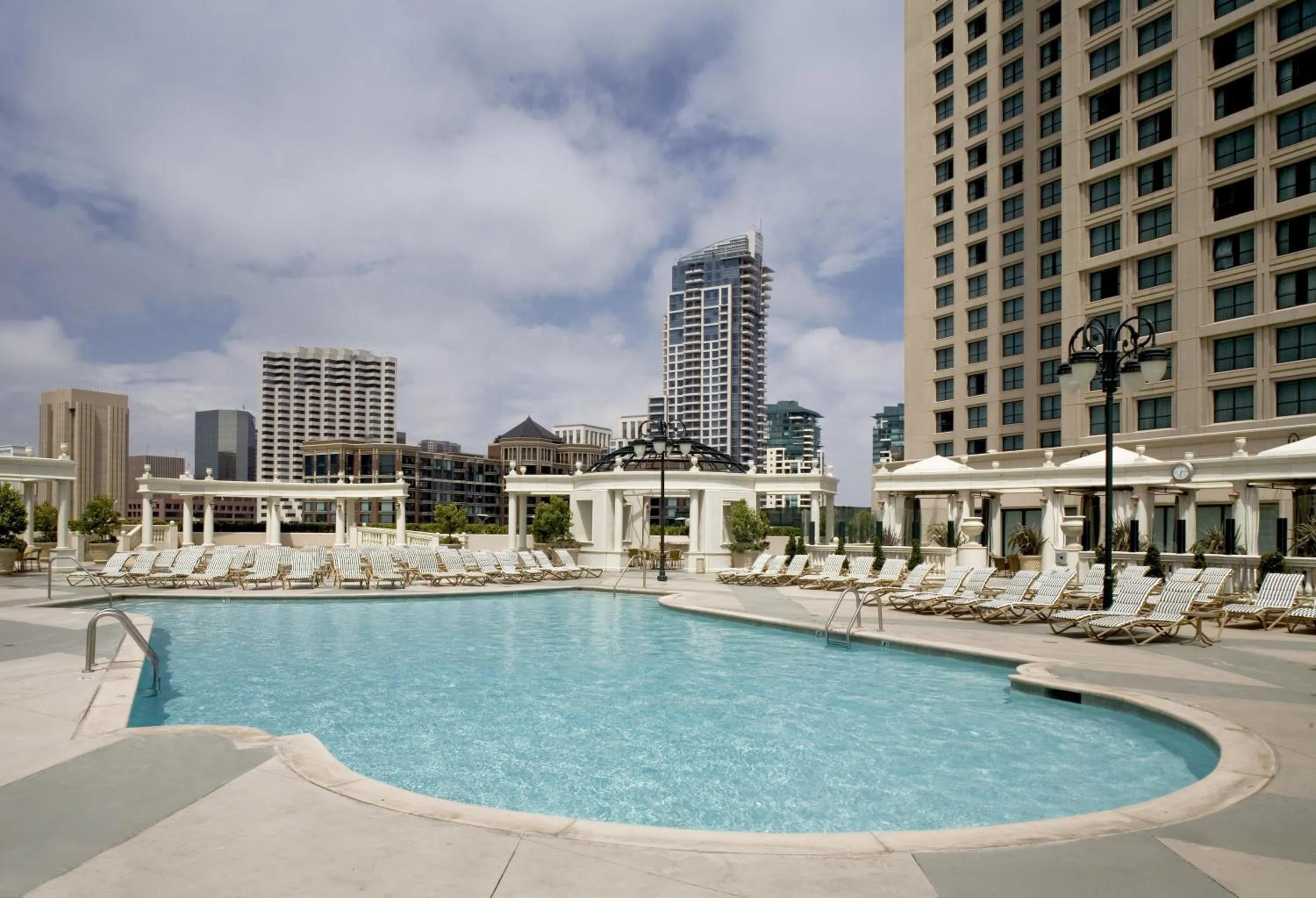 Swimming pool in Manchester Grand Hyatt San Diego