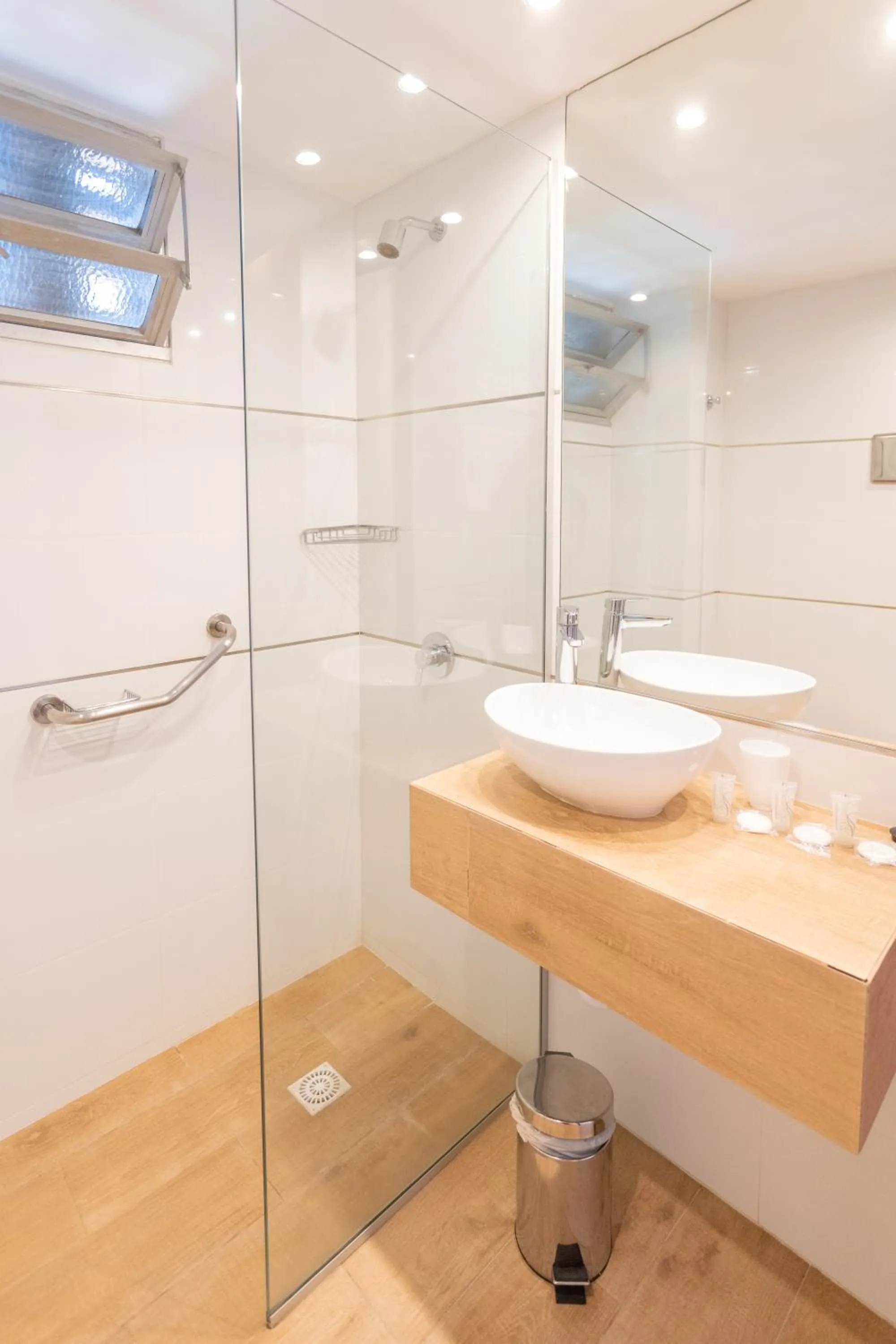 Shower in Hotel Alhambra