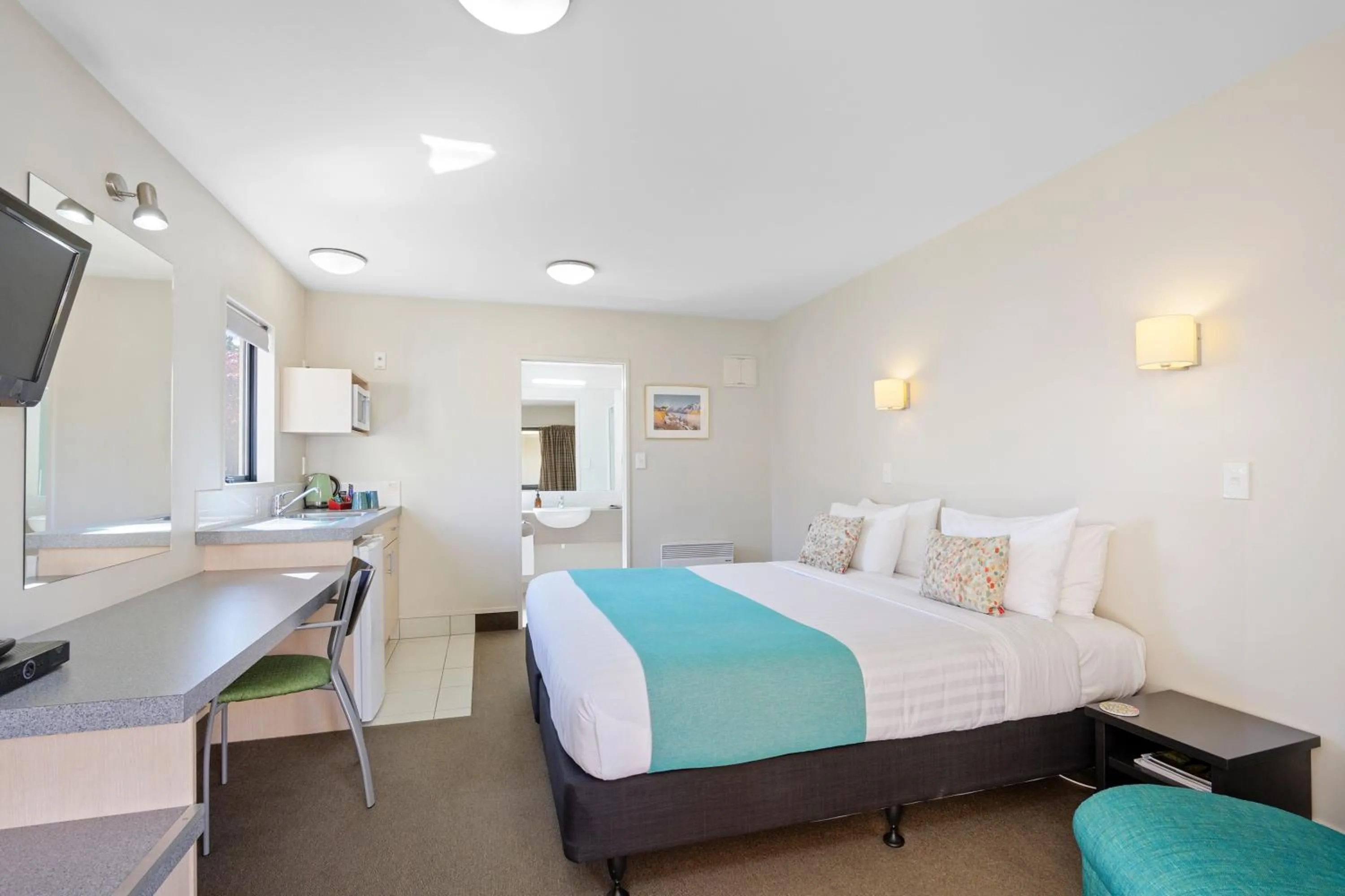 Kitchen or kitchenette, Bed in Bella Vista Motel Ashburton