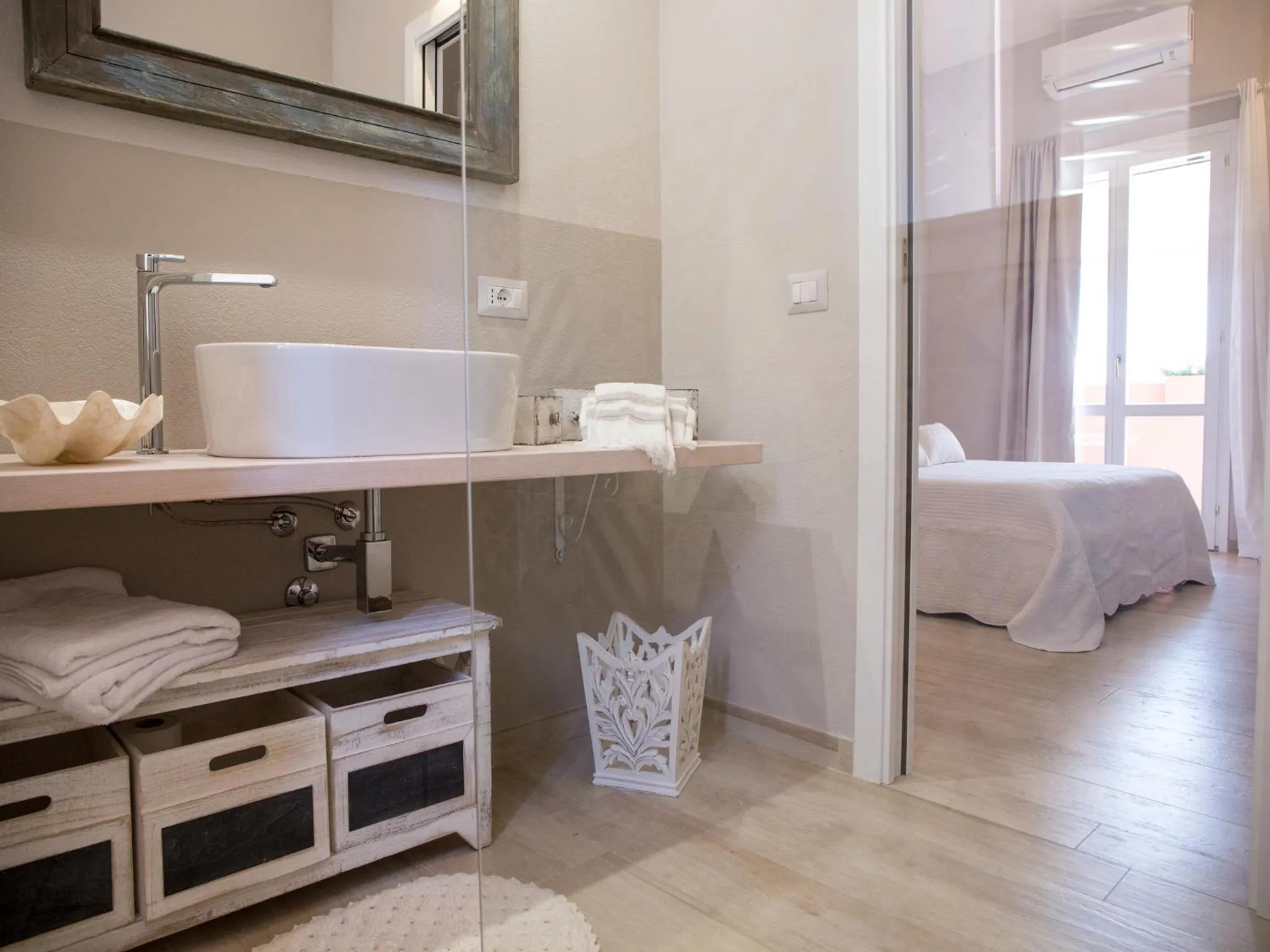 Bathroom, Bed in Le Saline Suites