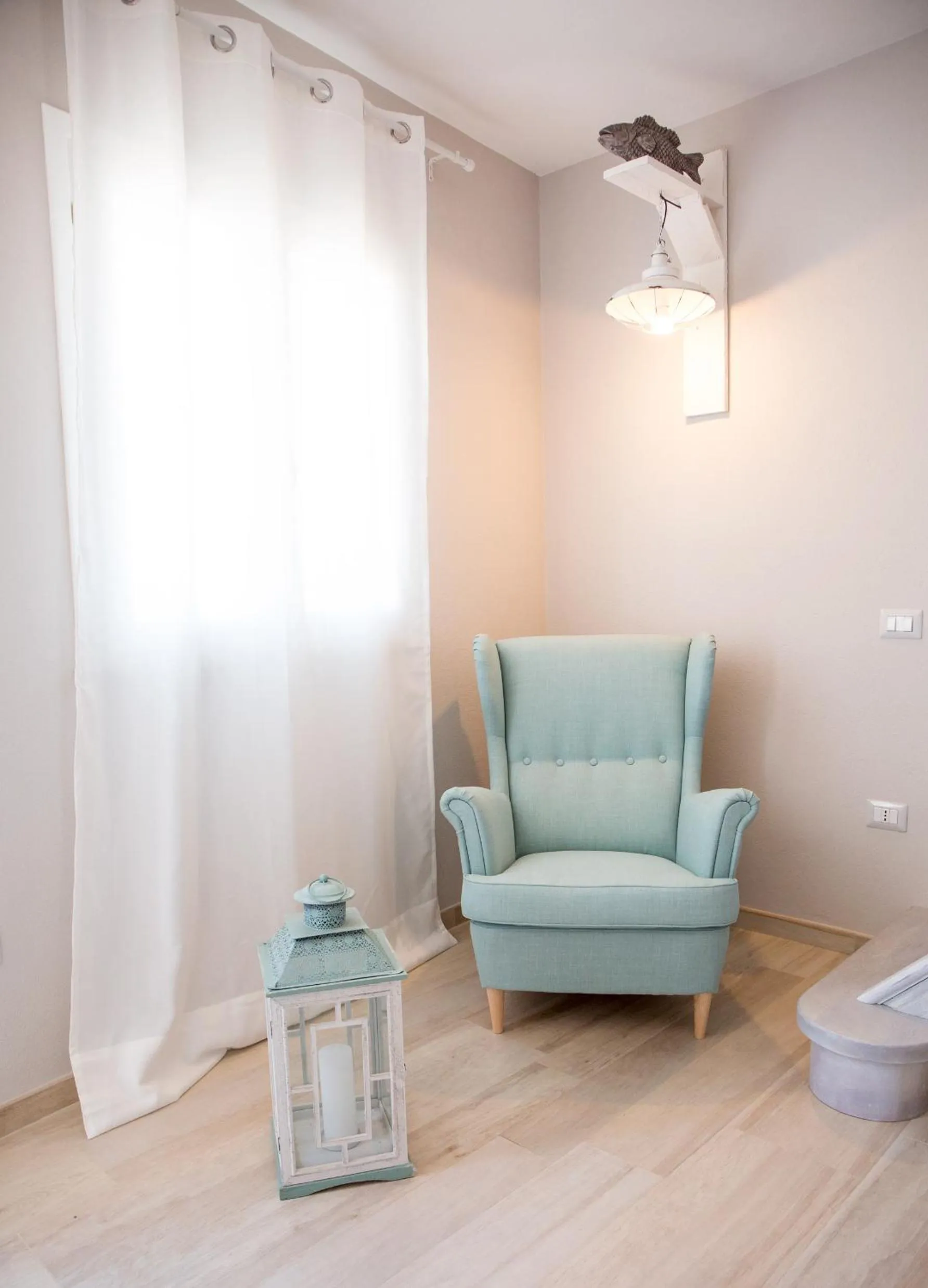 Communal lounge/ TV room in Le Saline Suites