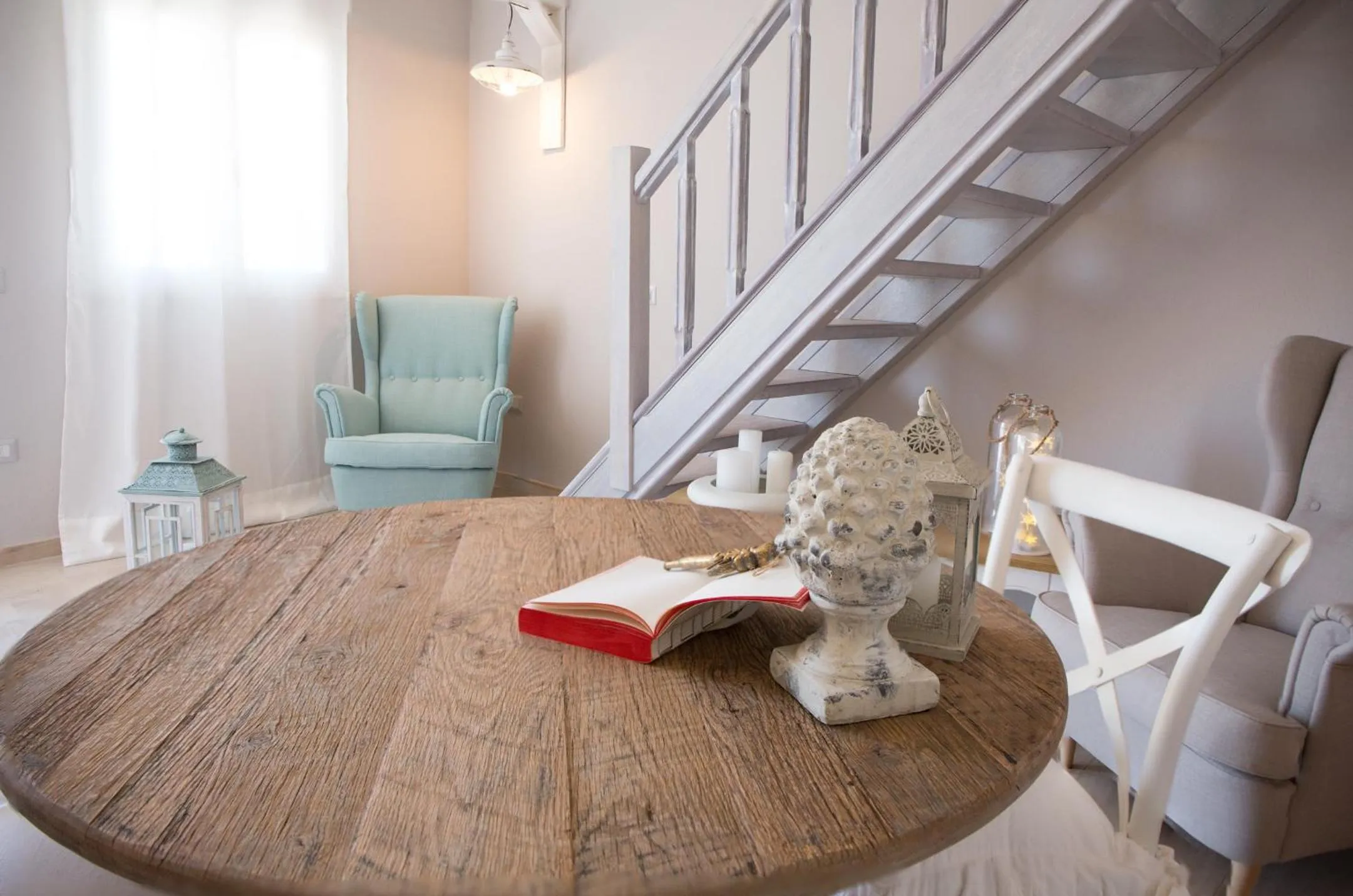 Communal lounge/ TV room in Le Saline Suites