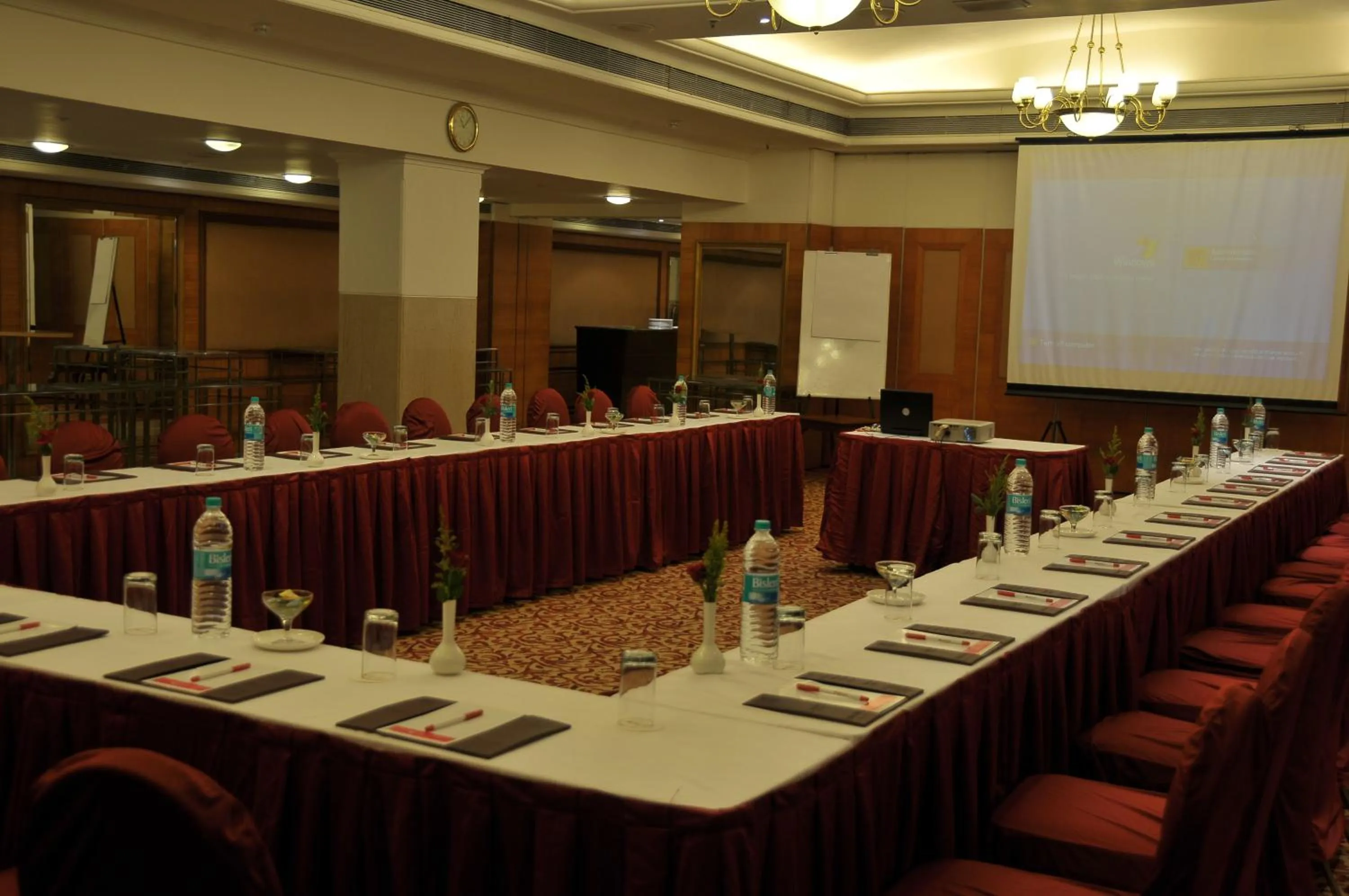 Banquet/Function facilities in Ramada Plaza By Wyndham Palm Grove