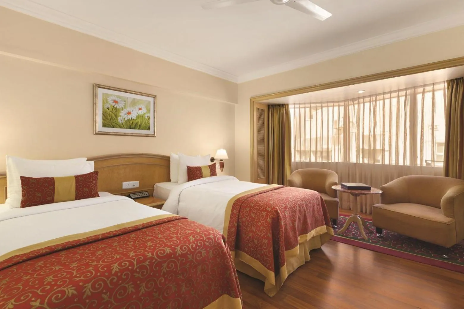 Bed in Ramada Plaza By Wyndham Palm Grove
