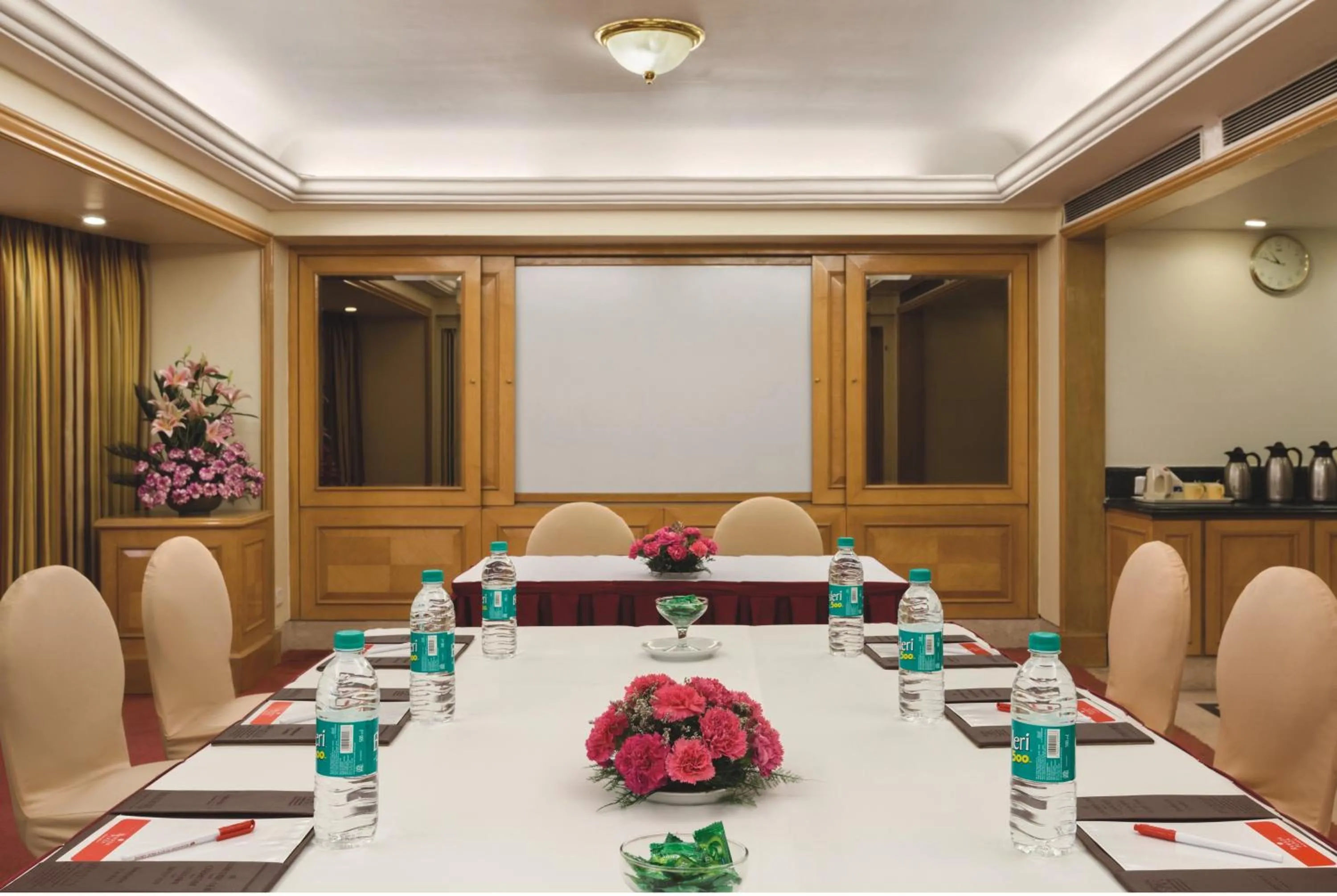 Meeting/conference room in Ramada Plaza By Wyndham Palm Grove
