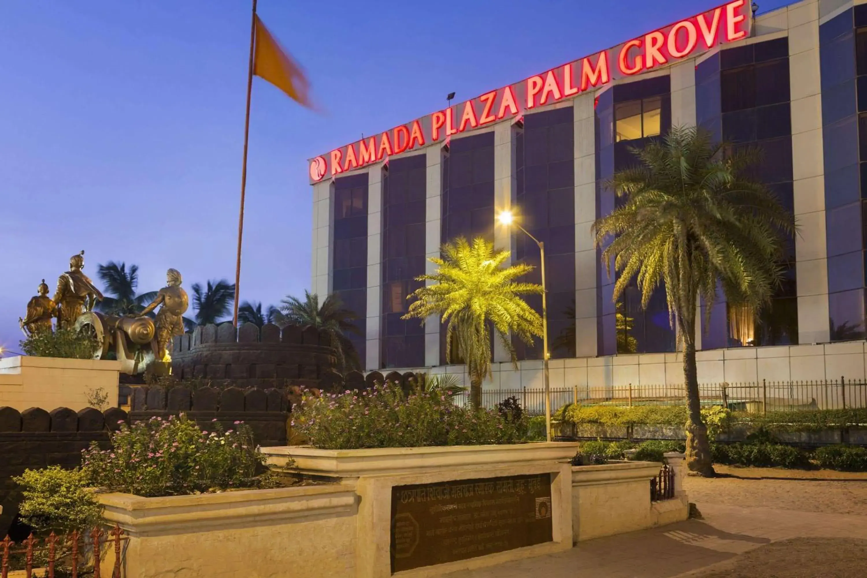 Property building in Ramada Plaza By Wyndham Palm Grove Property building in Ramada Plaza By Wyndham Palm Grove
