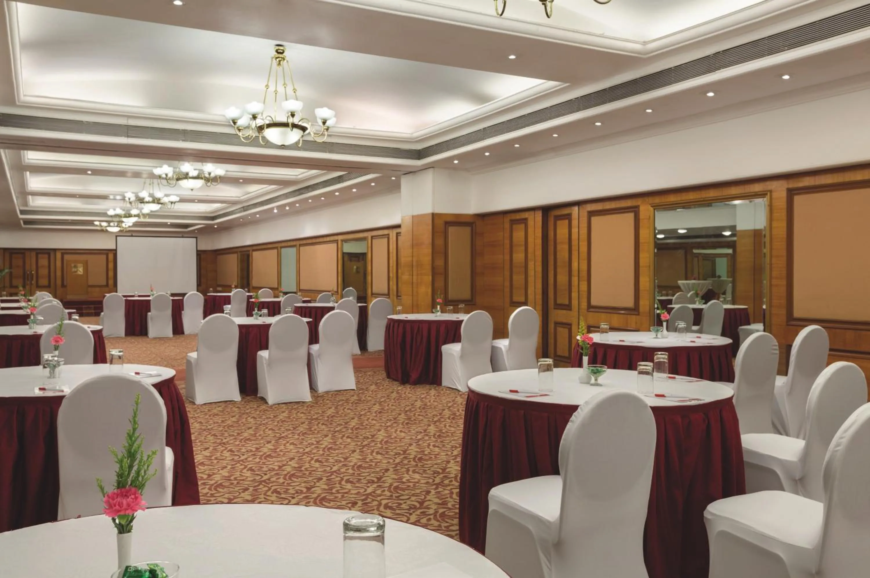 Meeting/conference room in Ramada Plaza By Wyndham Palm Grove