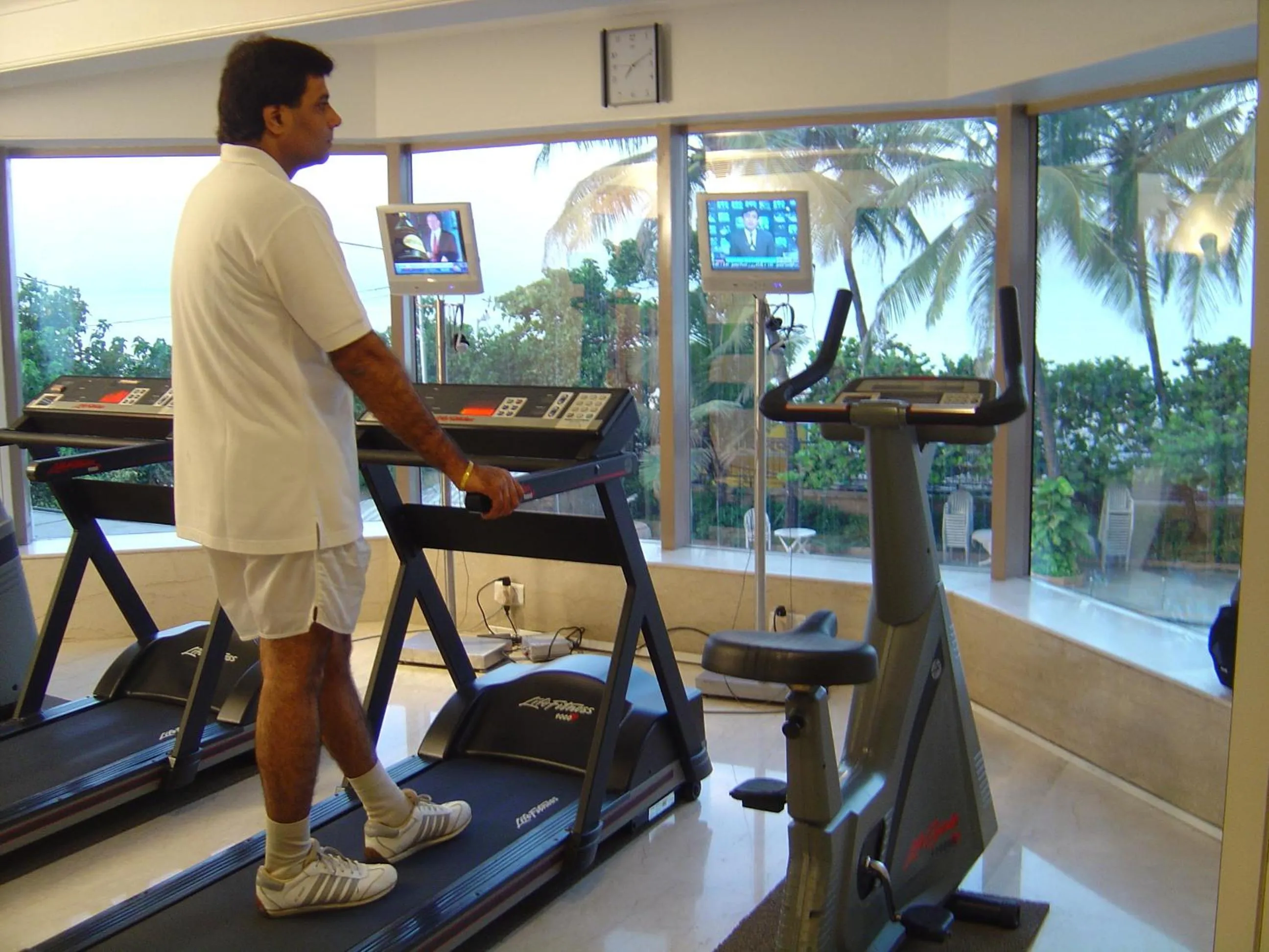 Fitness centre/facilities in Ramada Plaza By Wyndham Palm Grove
