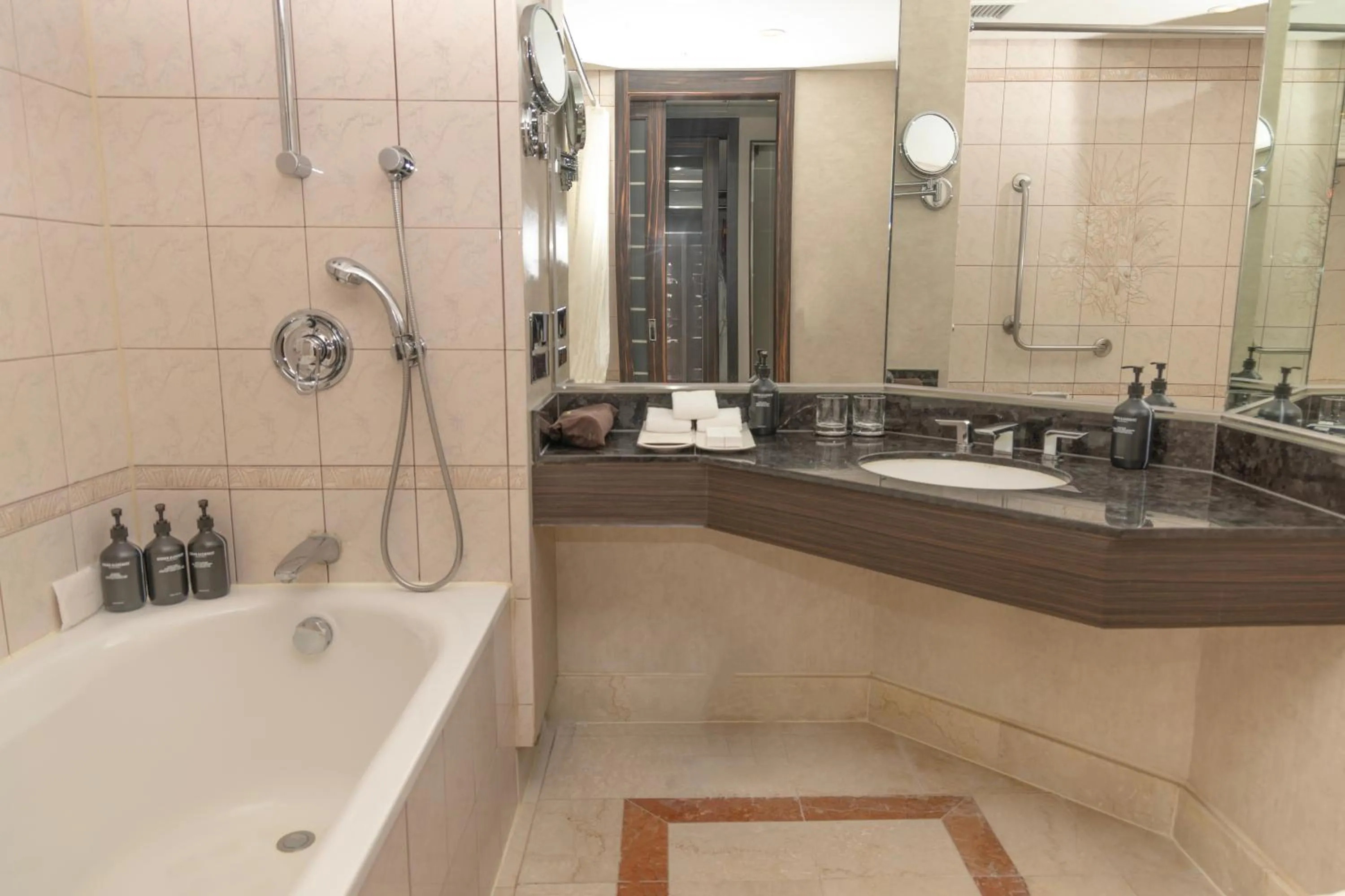 Toilet in Lotte Hotel Busan