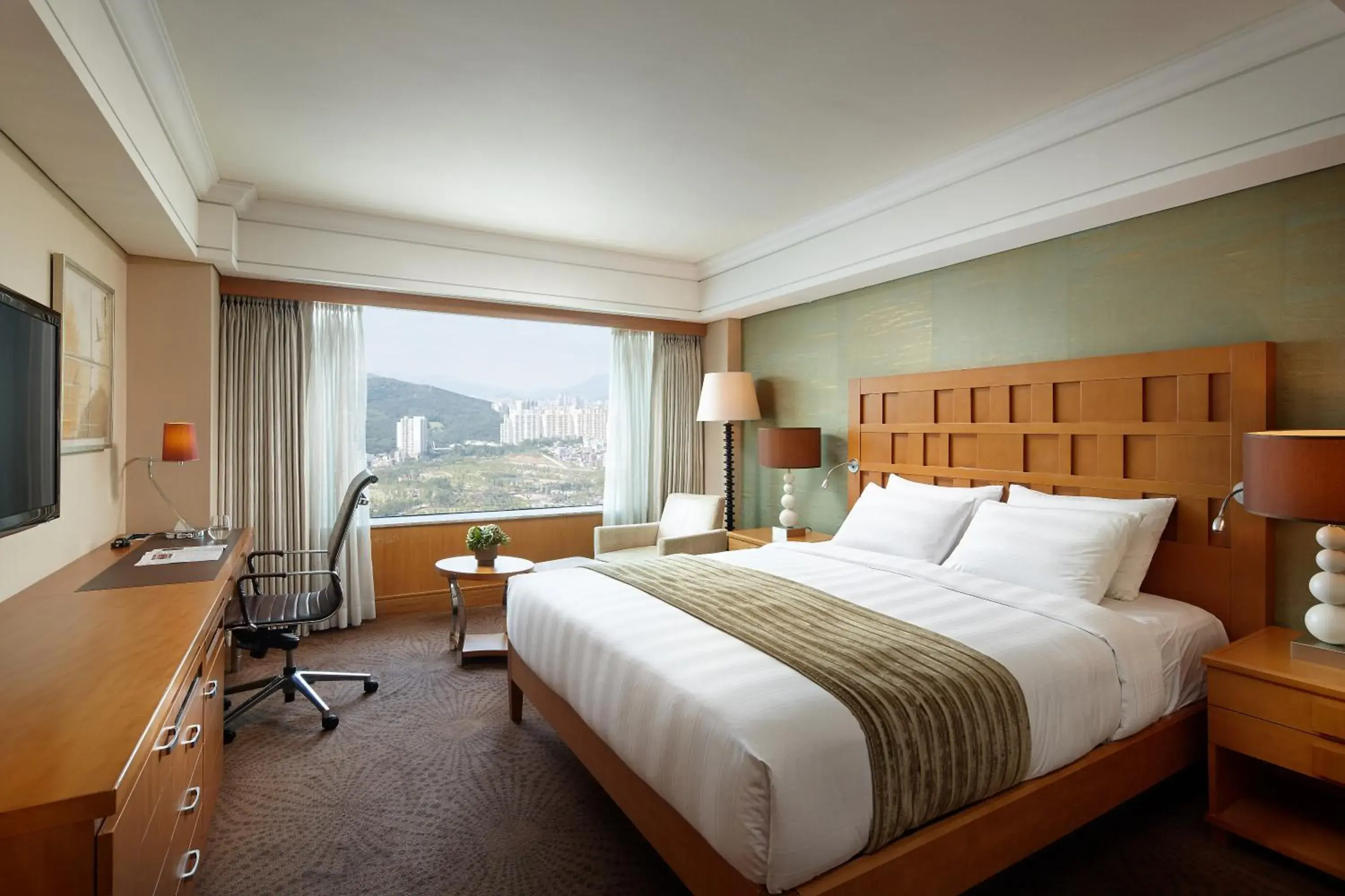 Photo of the whole room, Bed in Lotte Hotel Busan Photo of the whole room, Bed in Lotte Hotel Busan