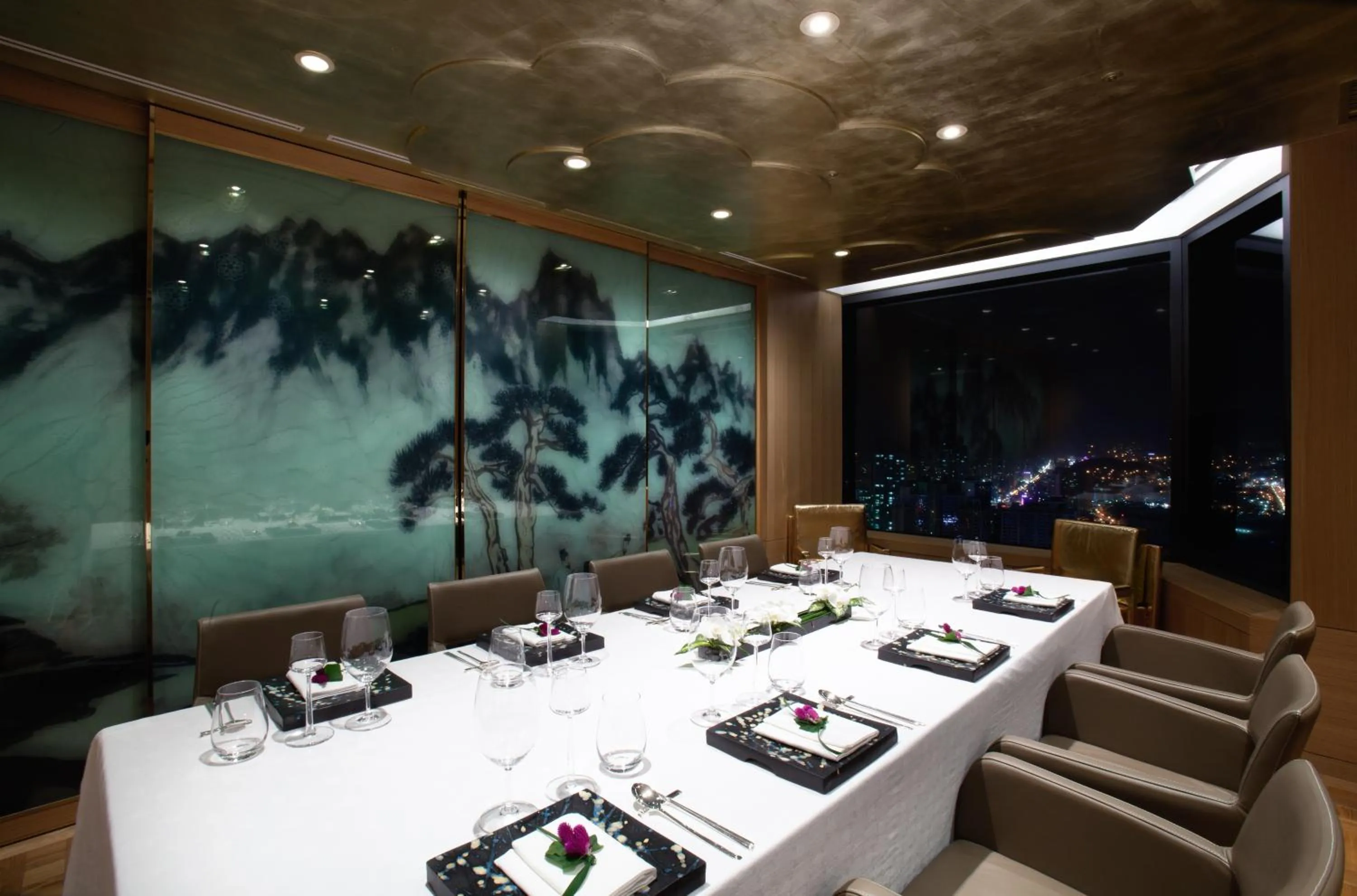 Restaurant/places to eat in Lotte Hotel Busan