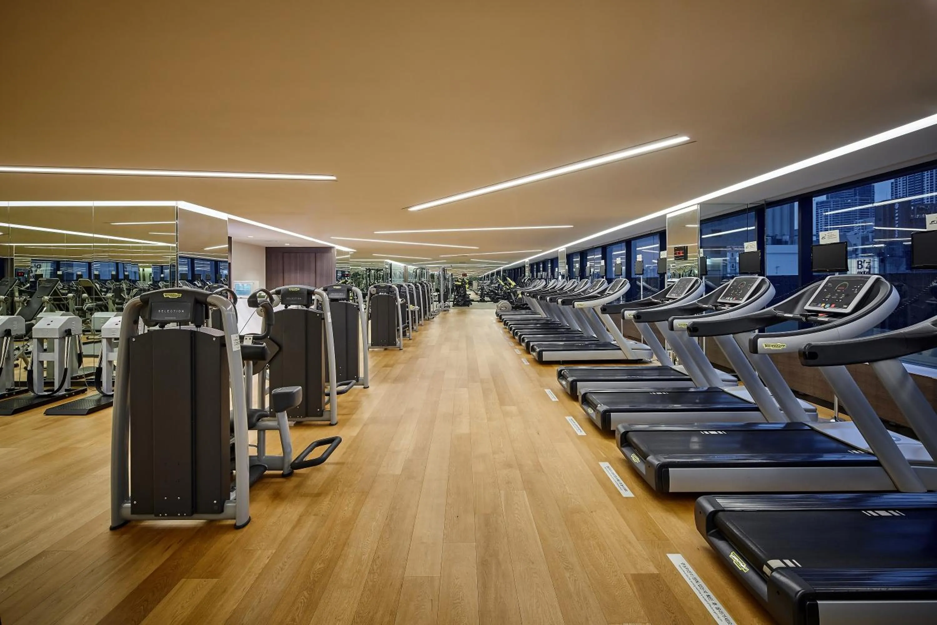 Fitness centre/facilities in Lotte Hotel Busan
