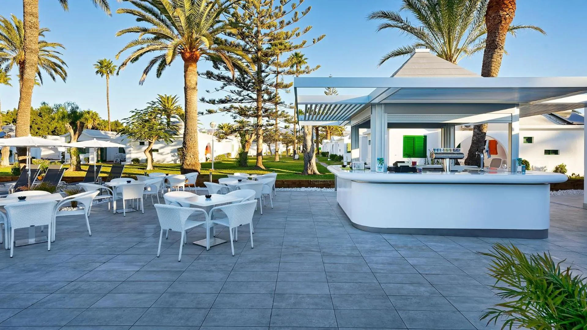 Food and drinks in Canary Garden Club