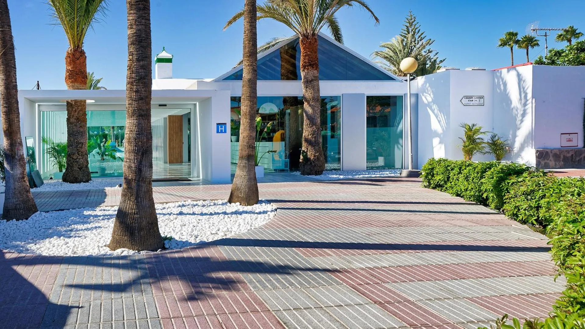 Facade/entrance in Canary Garden Club