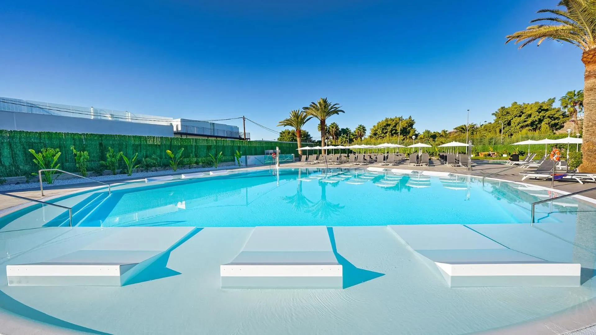Swimming pool in Canary Garden Club