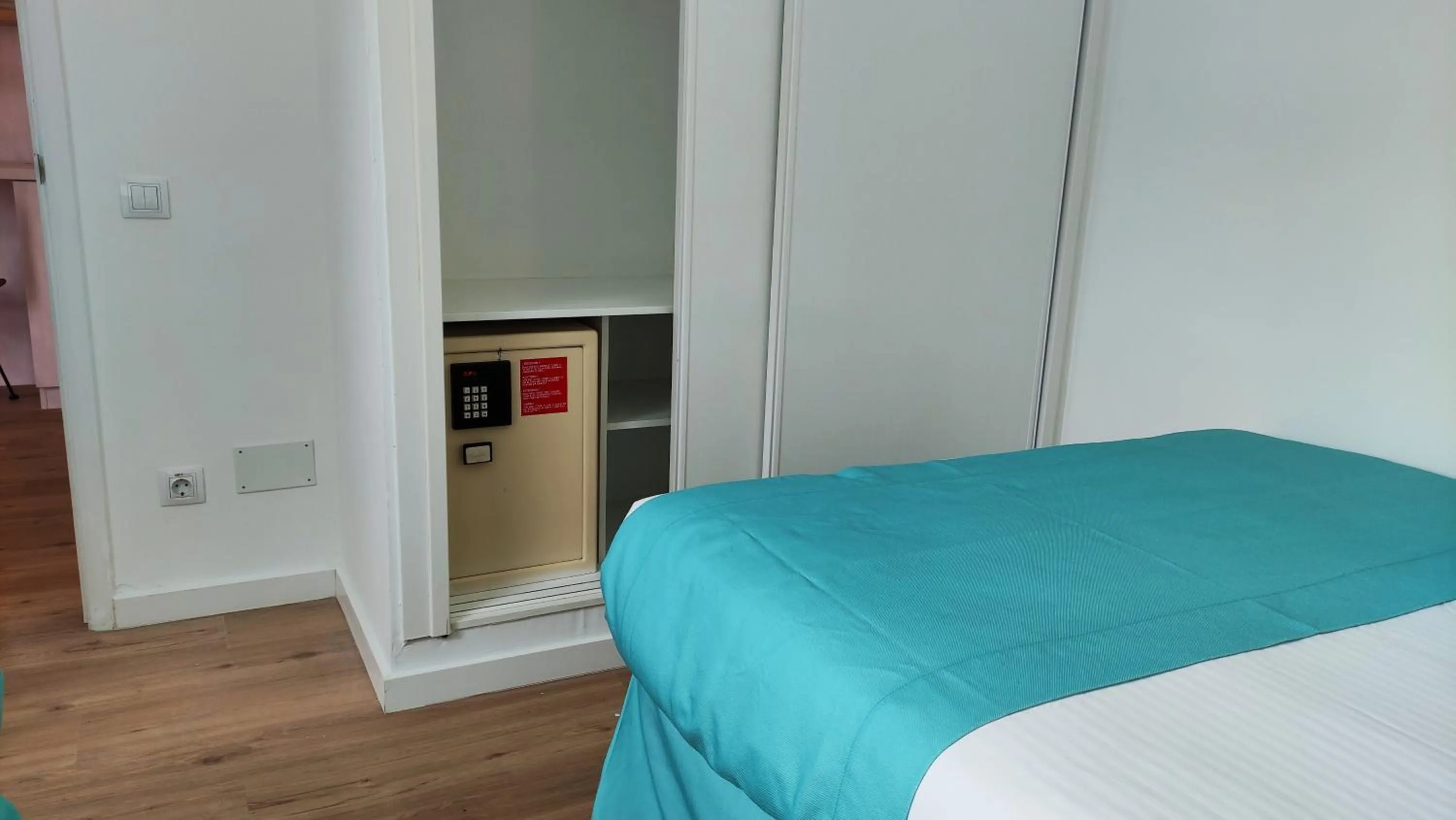 safe, Bed in Canary Garden Club