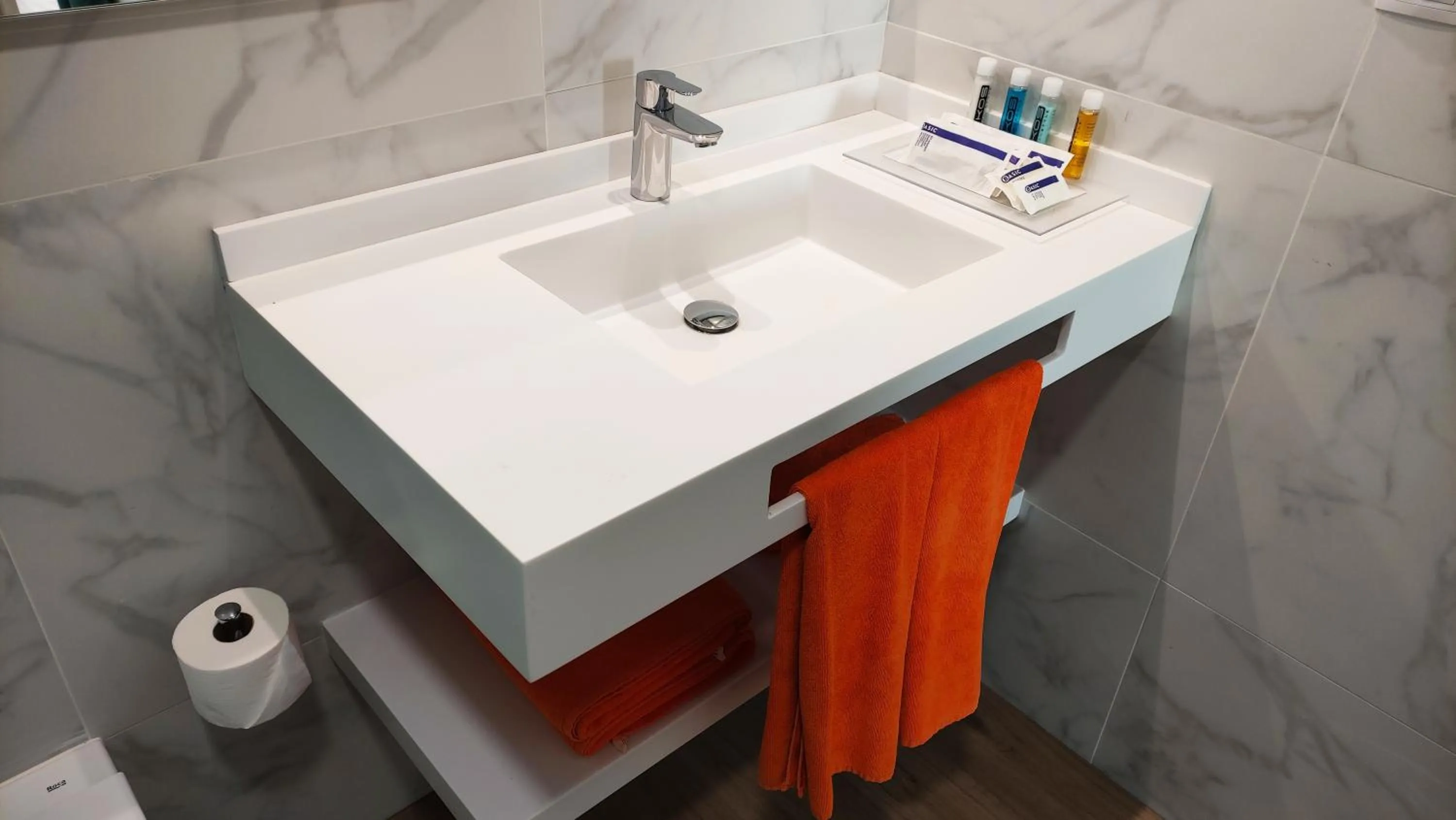 Bathroom in Canary Garden Club