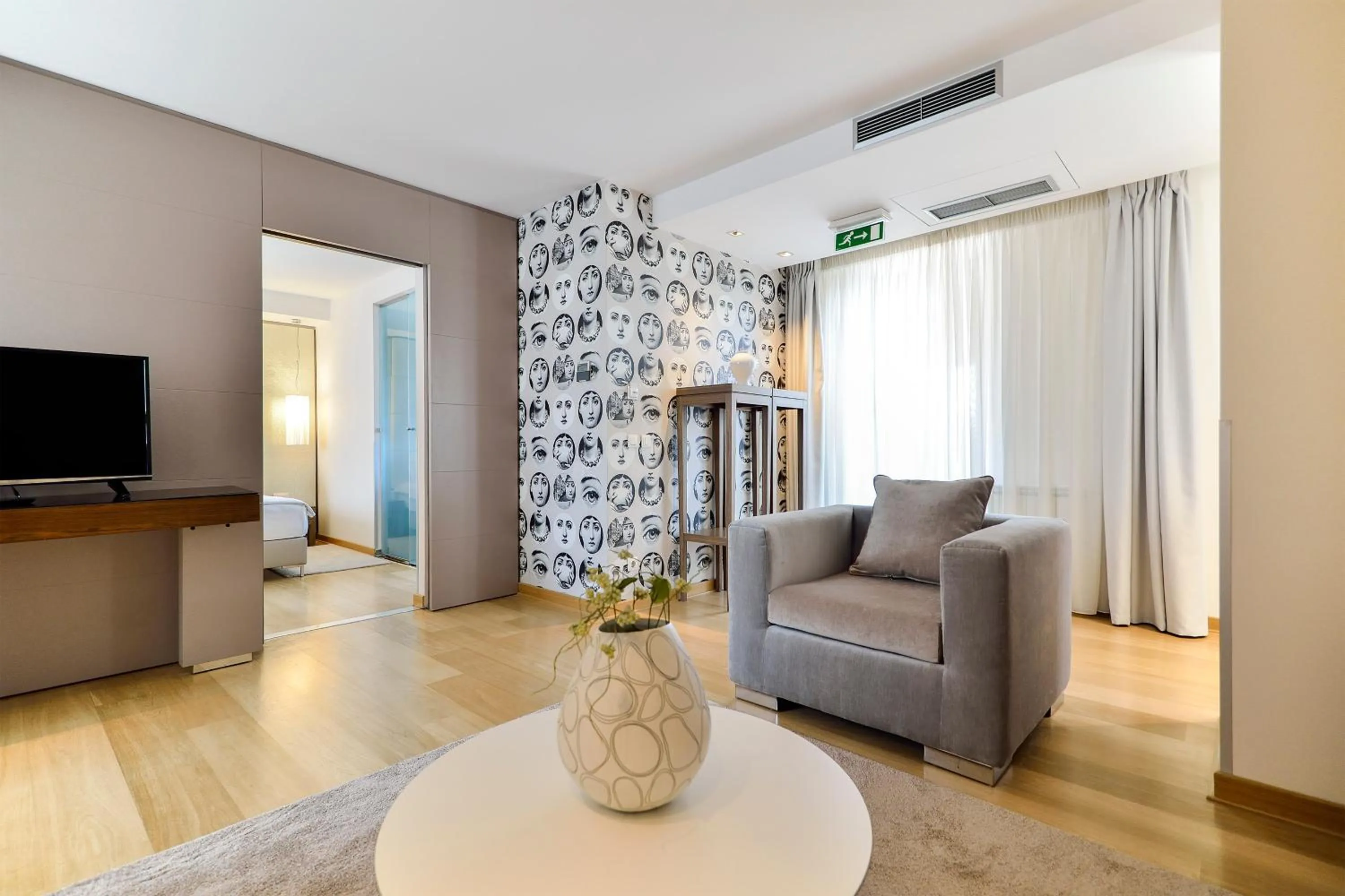 Communal lounge/ TV room in Belgrade Art Hotel, a member of Radisson Individuals