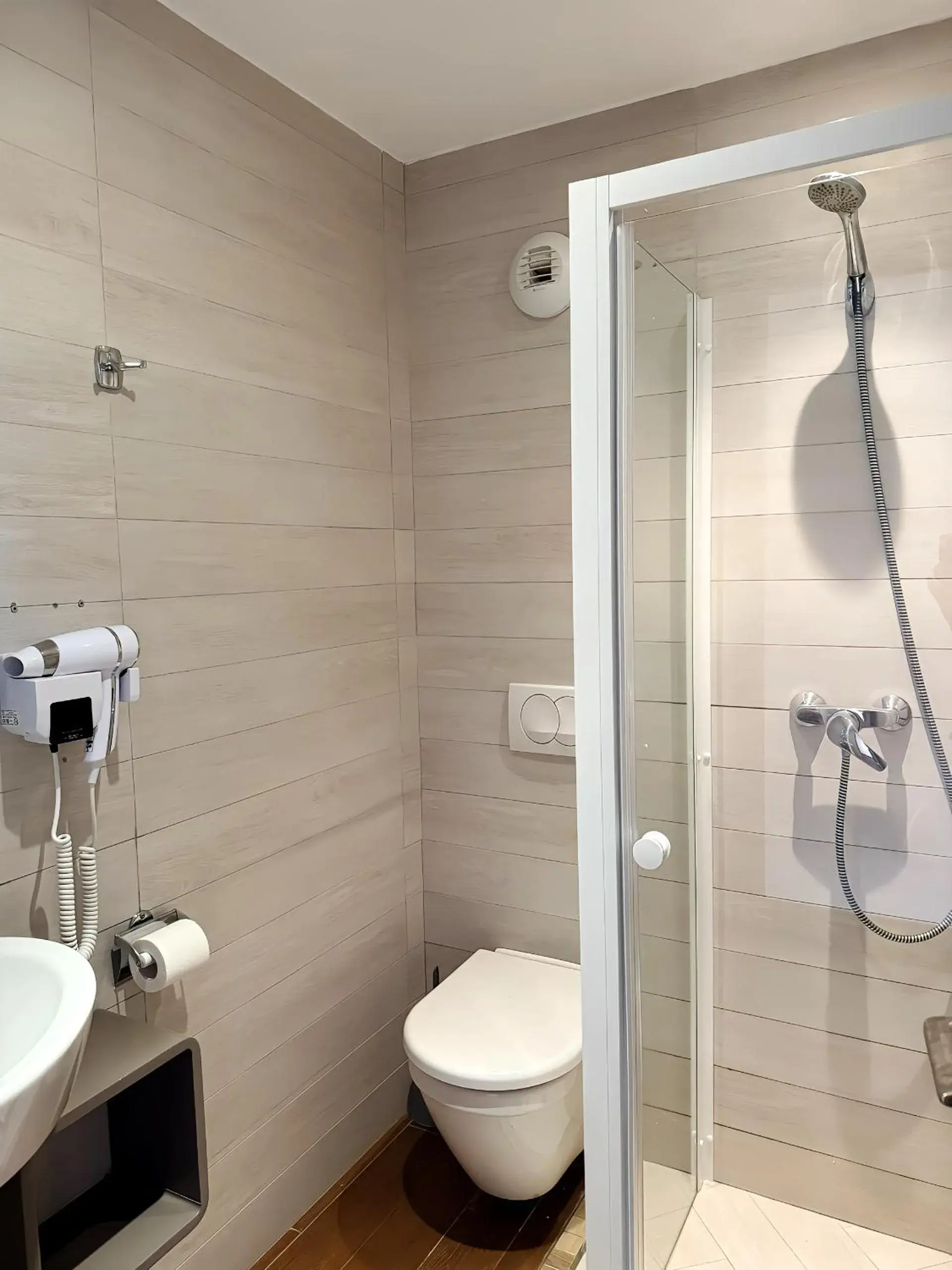 Triple Room - Pool Side in Hôtel Thalassa Triple Room - Pool Side in Hôtel Thalassa