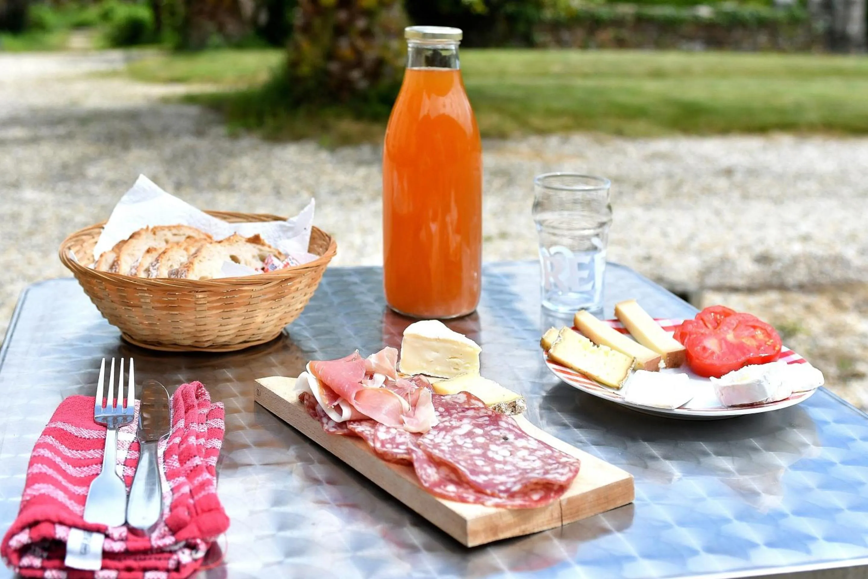 Food and drinks in Domaine de launay blot, Proche MT ST MICHEL