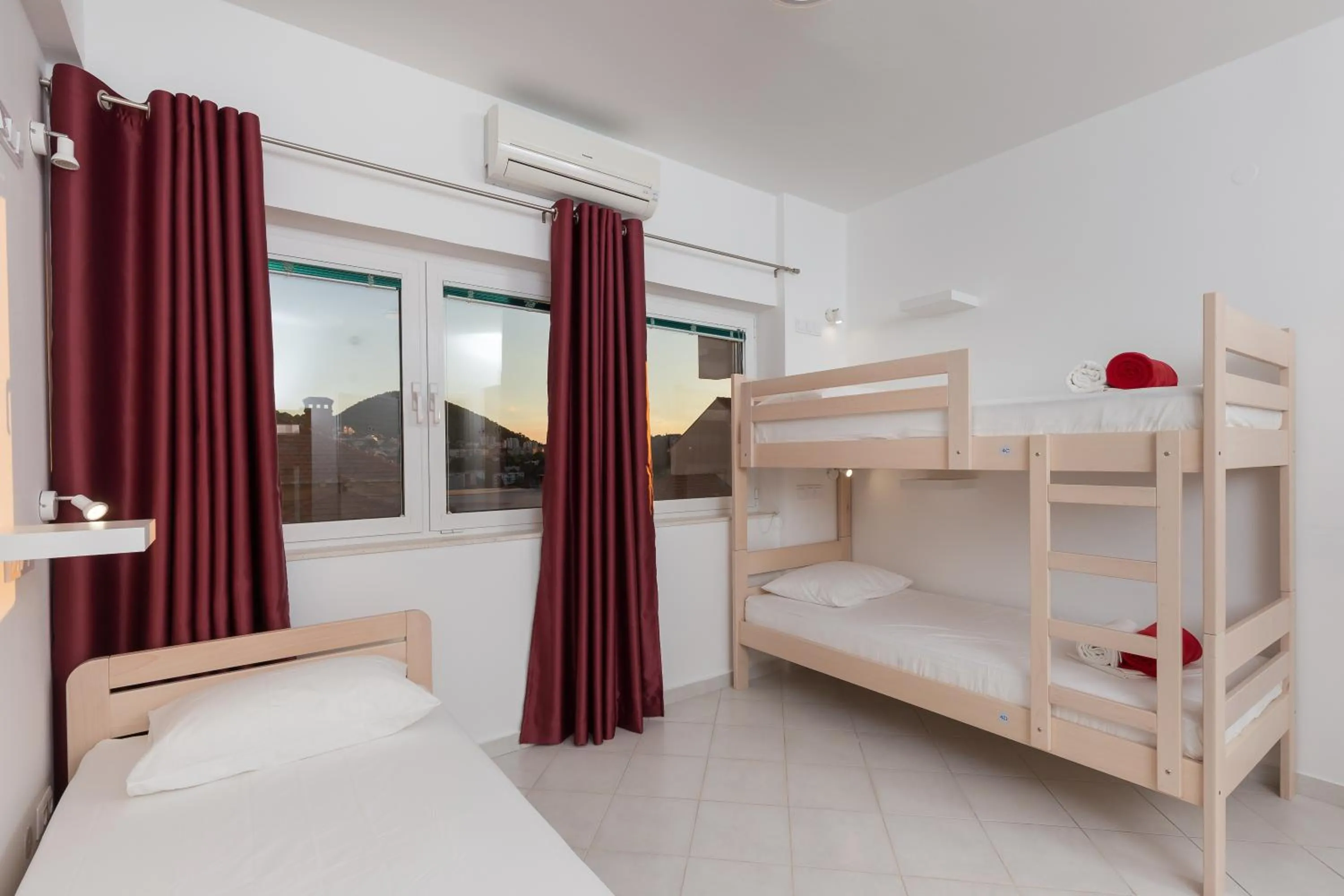 bunk bed, Bed in Hostel Free Bird