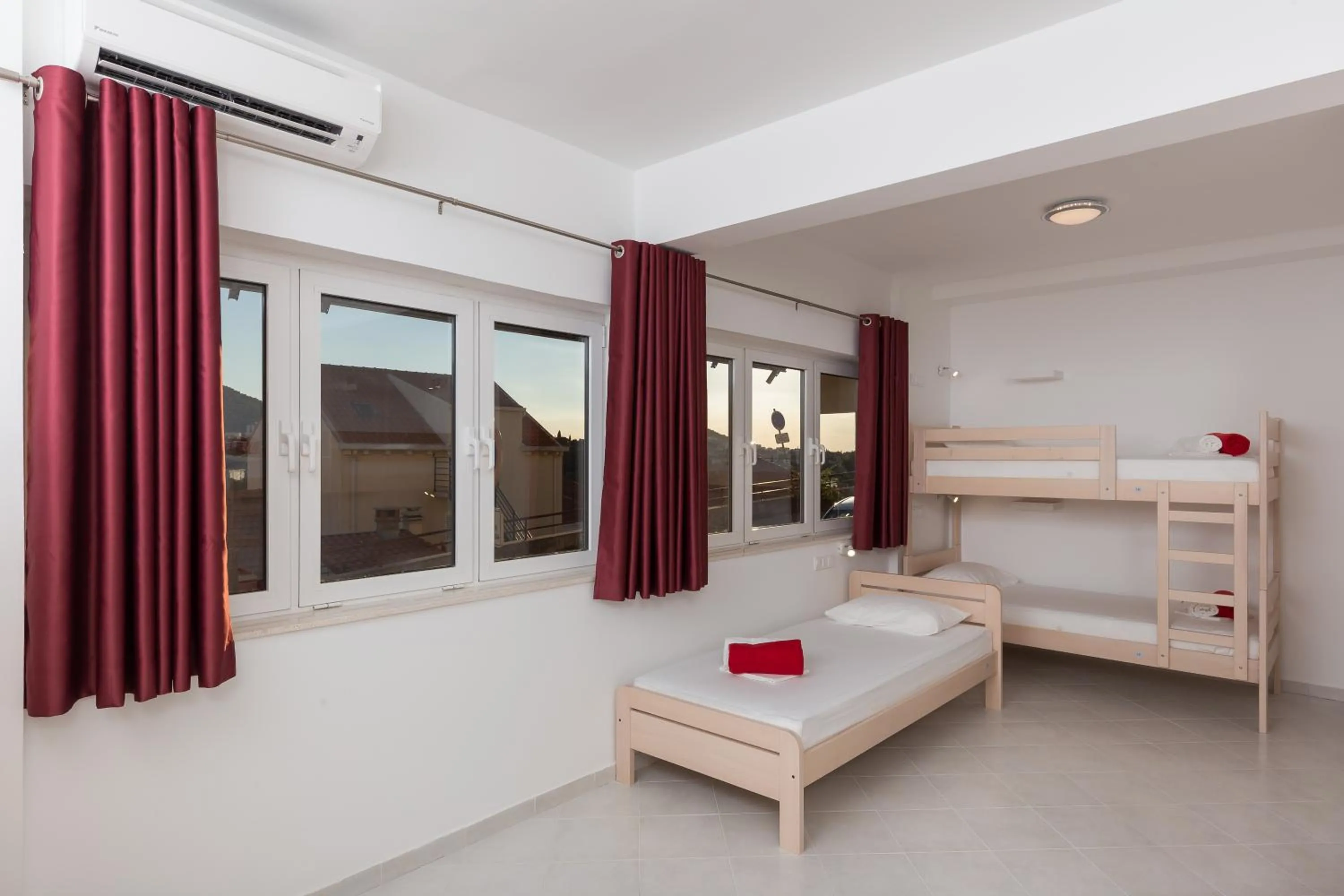 bunk bed, Bed in Hostel Free Bird
