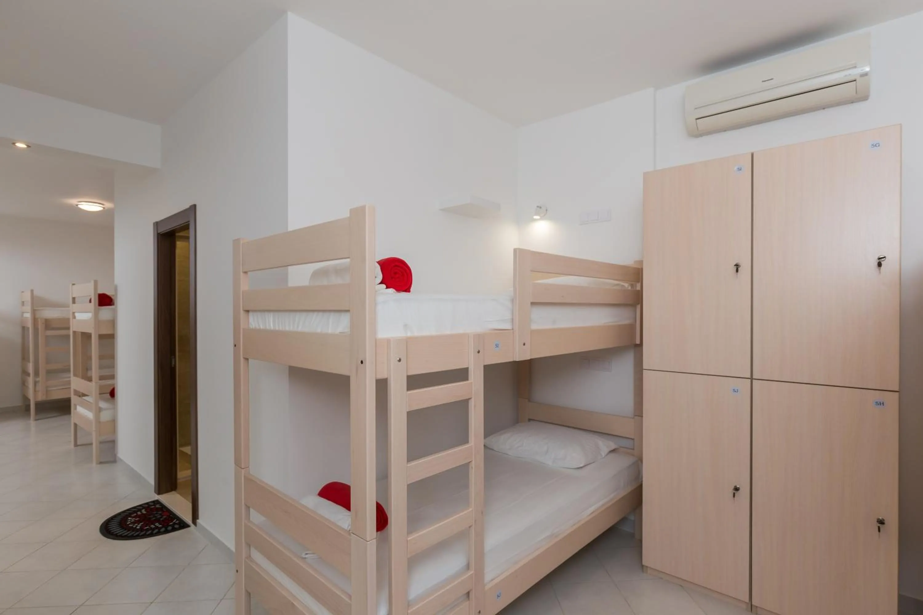 Bed in 10-Bed Mixed Dormitory Room in Hostel Free Bird