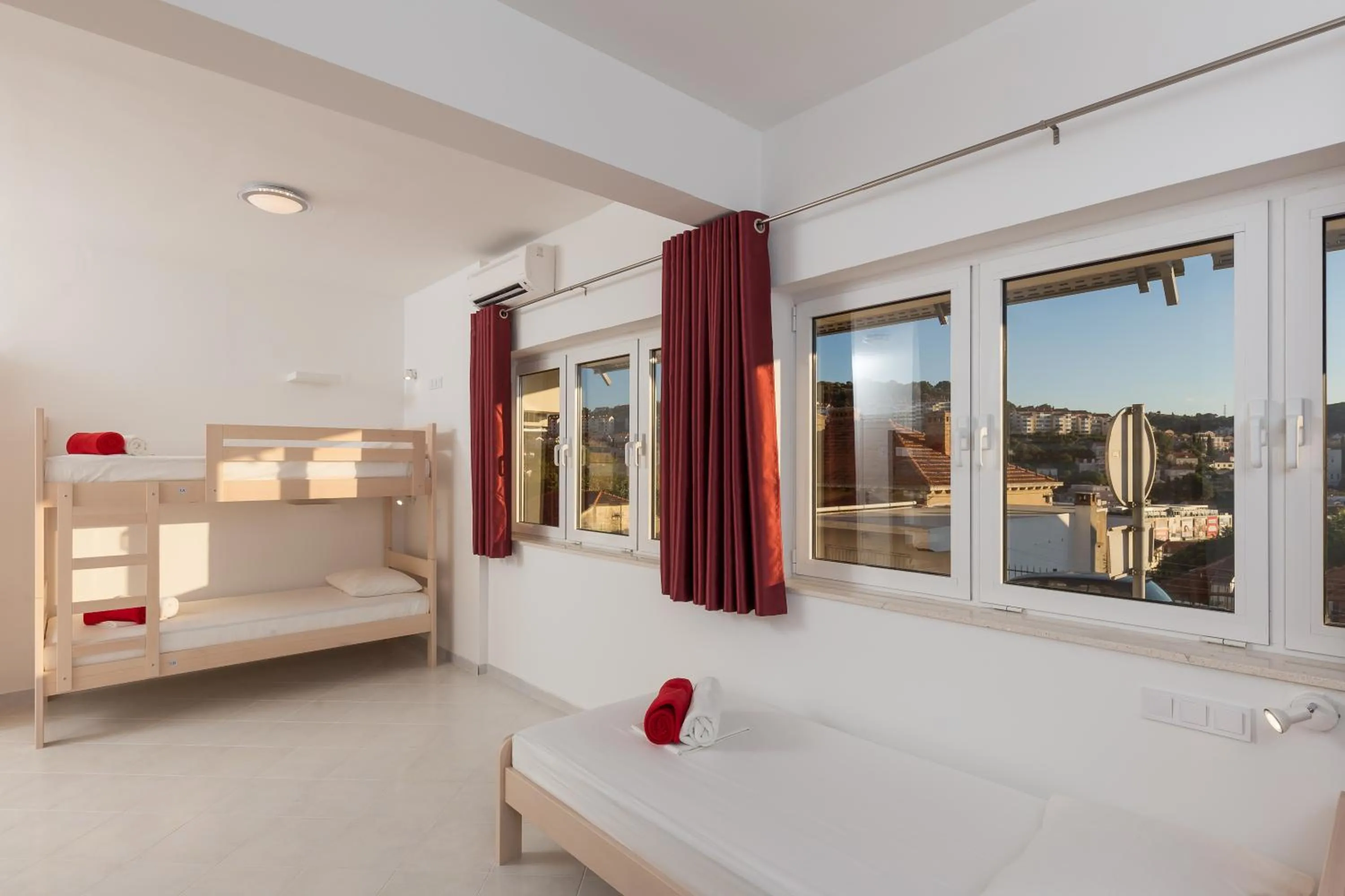 bunk bed, Bed in Hostel Free Bird
