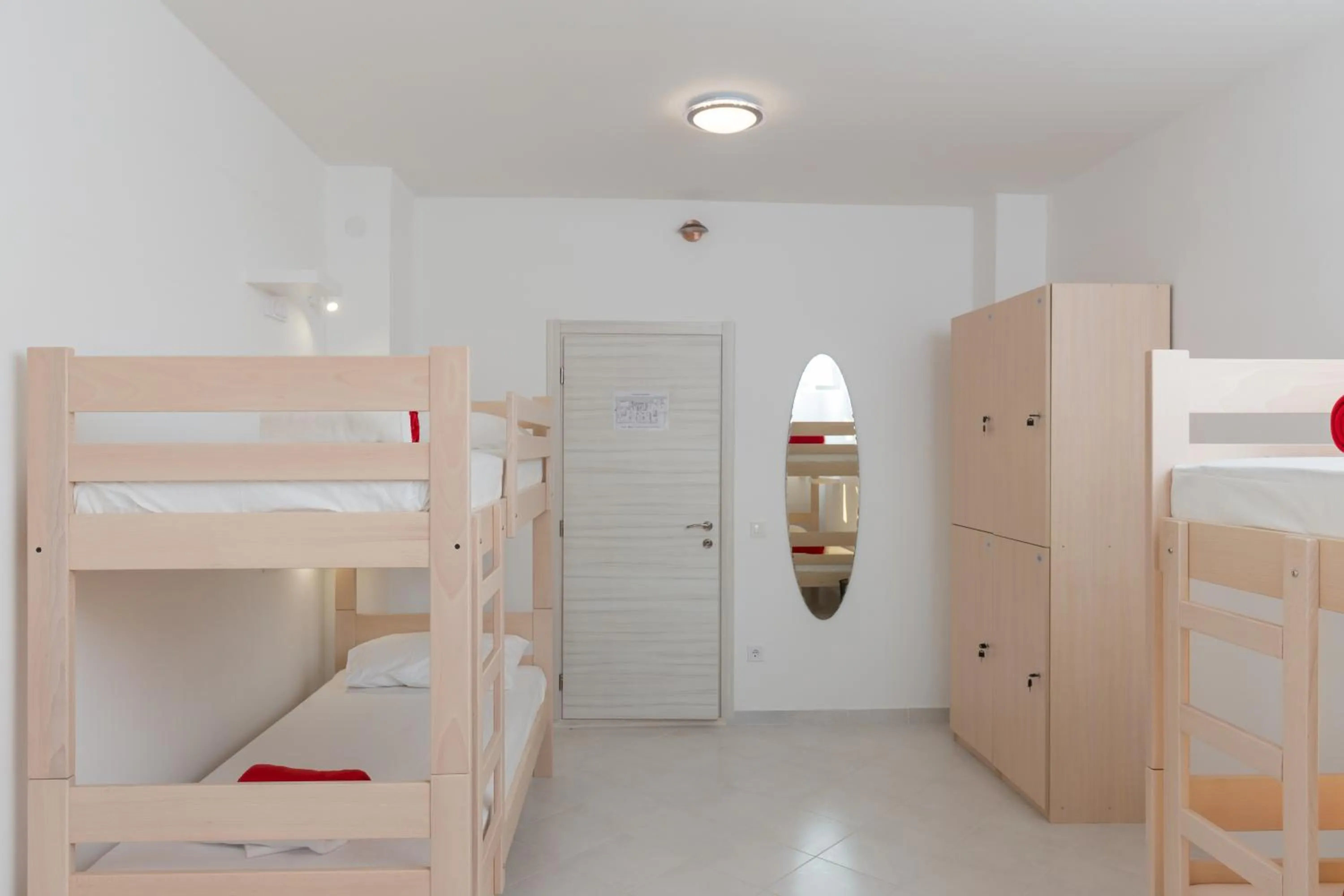 bunk bed, Bed in Hostel Free Bird