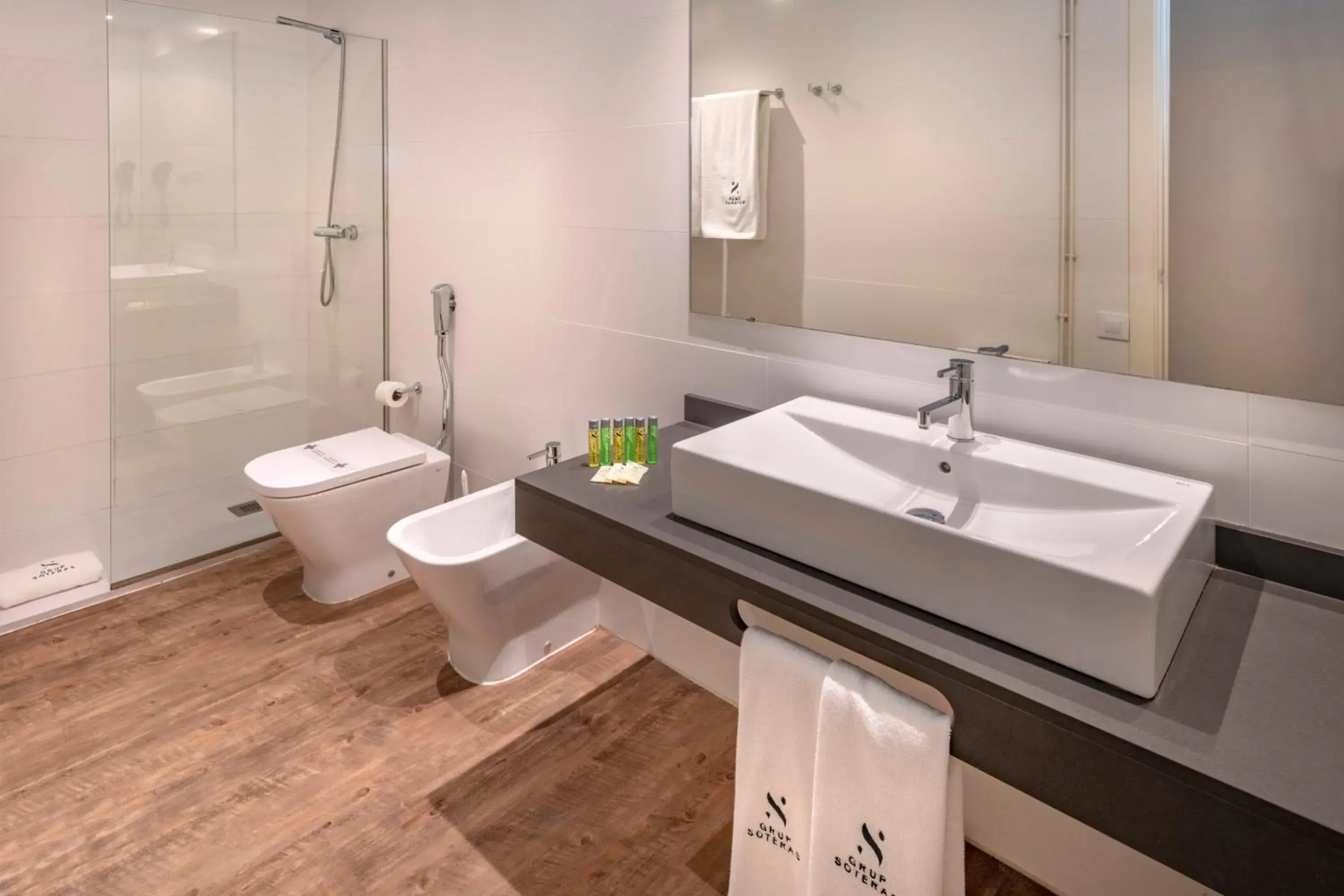 Shower in Apartments Playa de Castelldefels Shower in Apartments Playa de Castelldefels