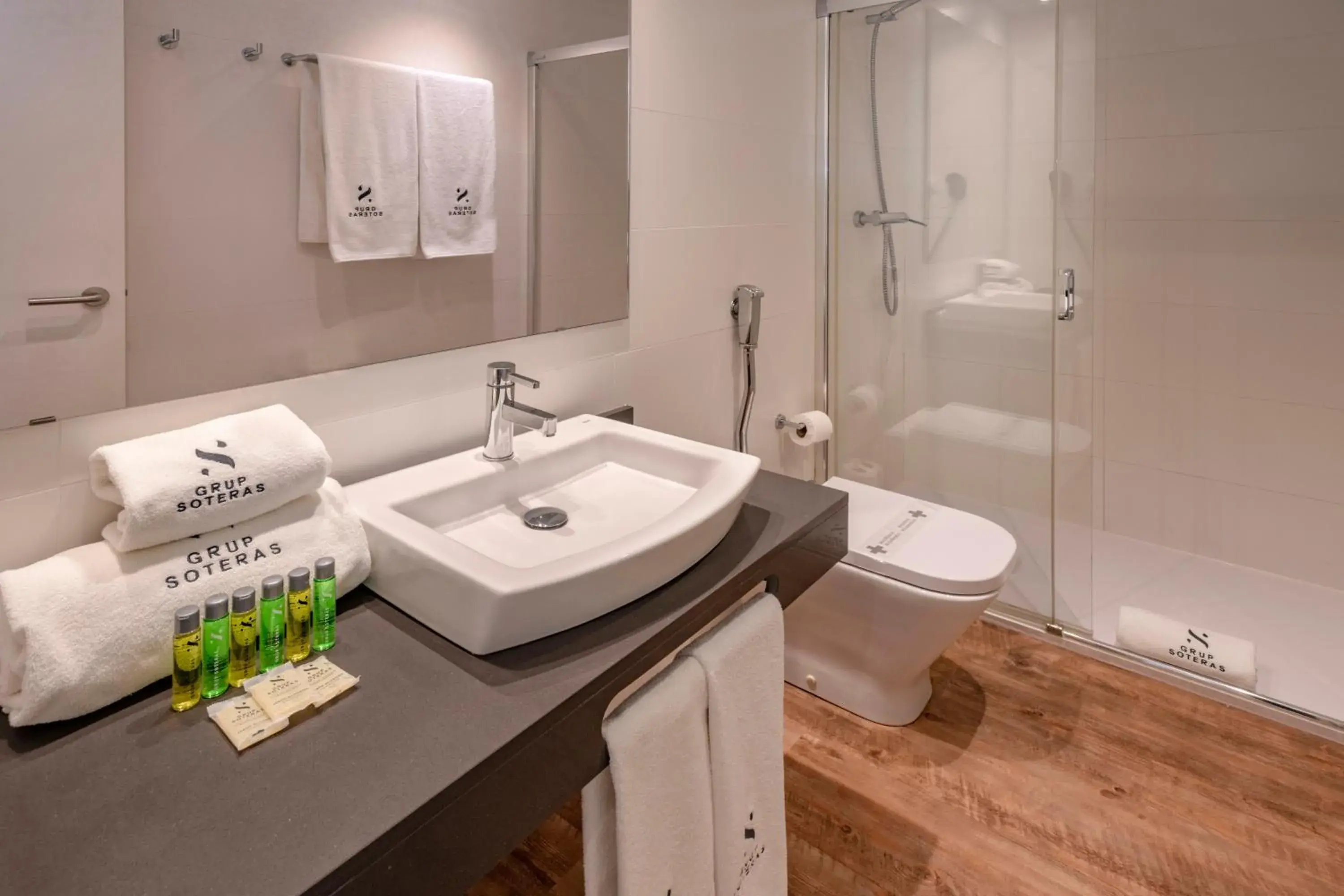 Shower in Apartments Playa de Castelldefels Shower in Apartments Playa de Castelldefels