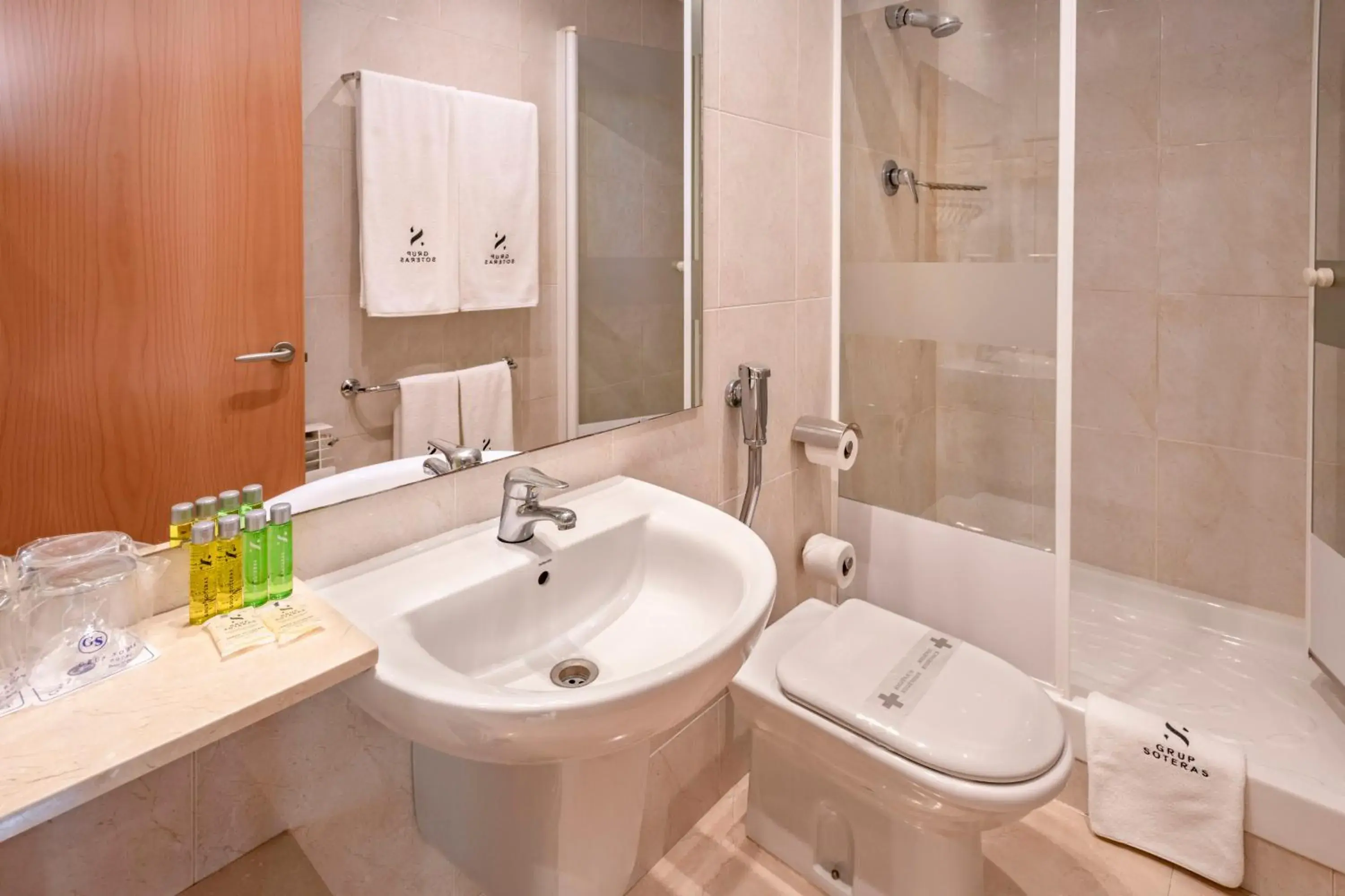 Shower in Apartments Playa de Castelldefels Shower in Apartments Playa de Castelldefels