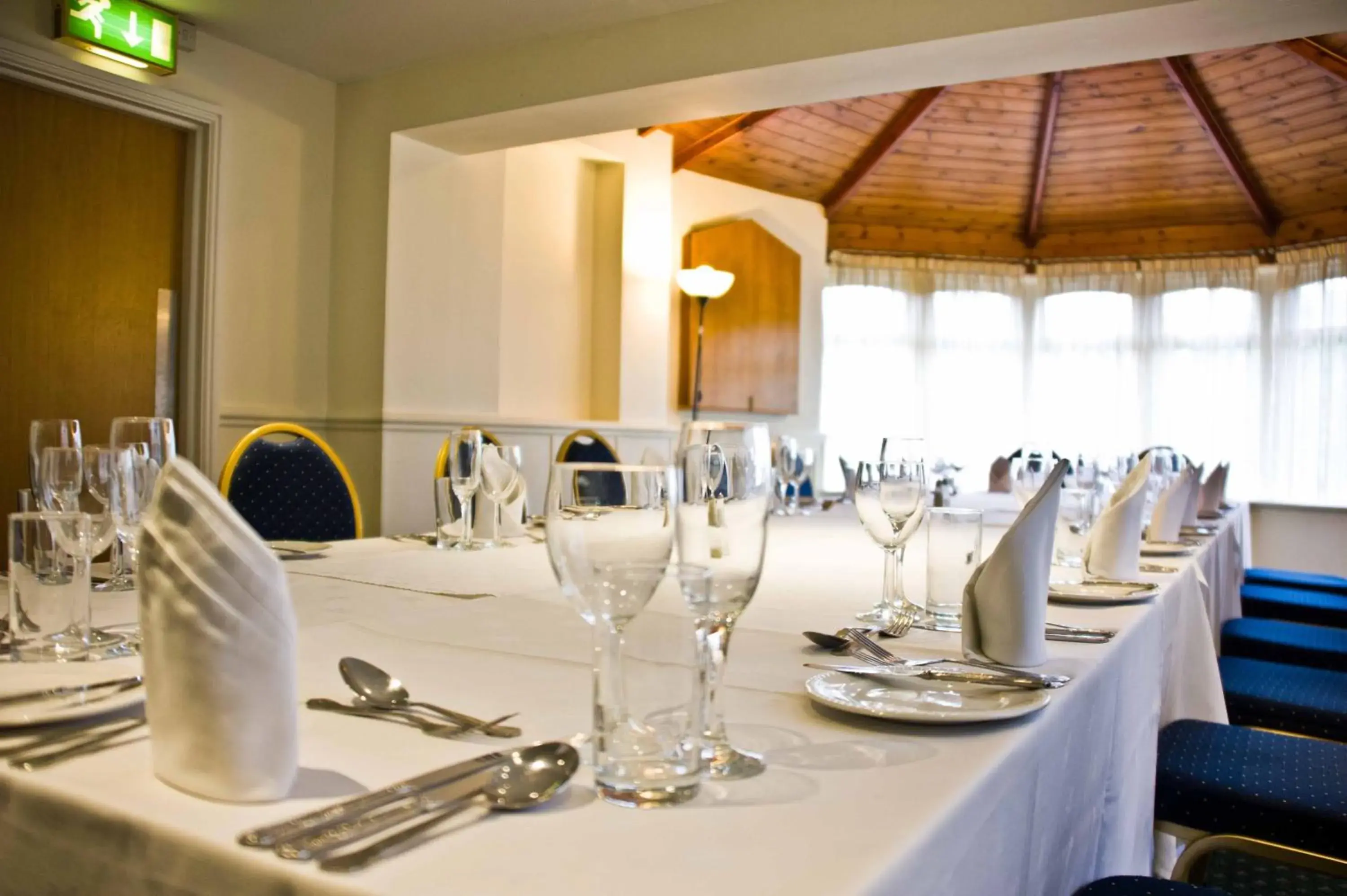 Day, Restaurant/Places to Eat in Beverley Hotel