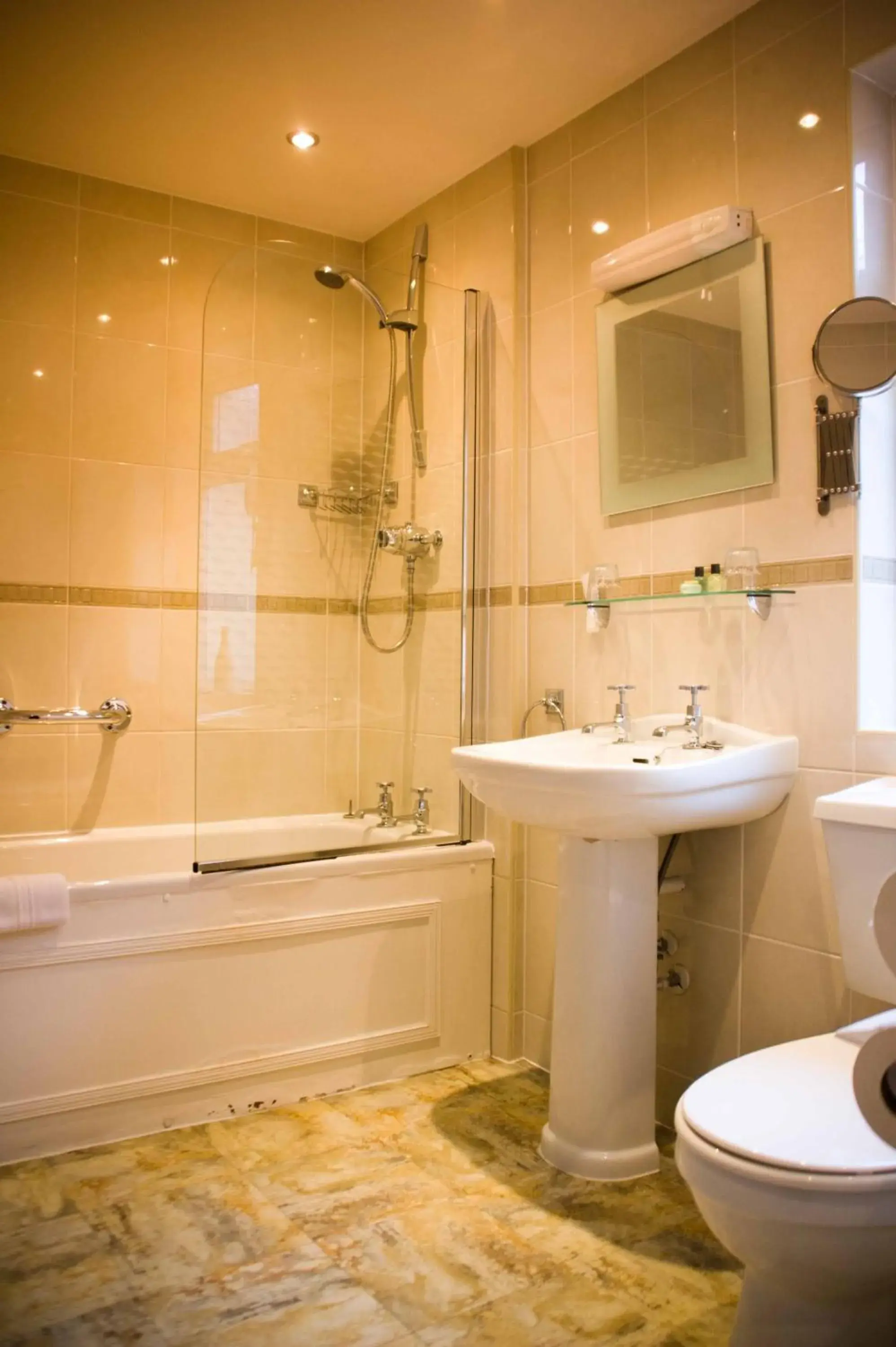 Bathroom in Beverley Hotel