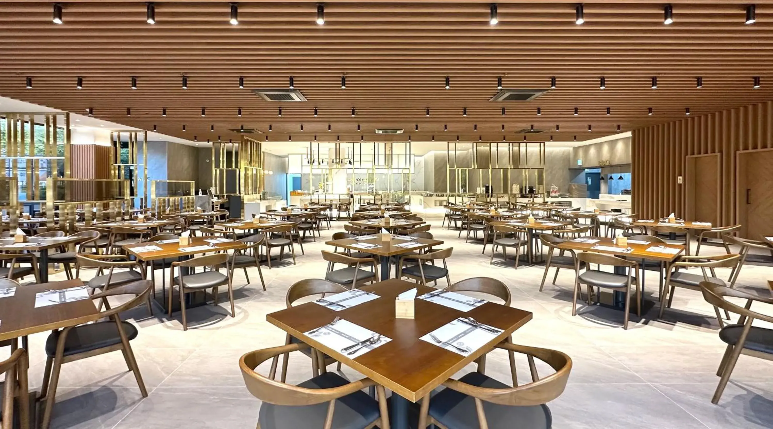 Restaurant/places to eat in Commodore Hotel Gyeongju Restaurant/places to eat in Commodore Hotel Gyeongju